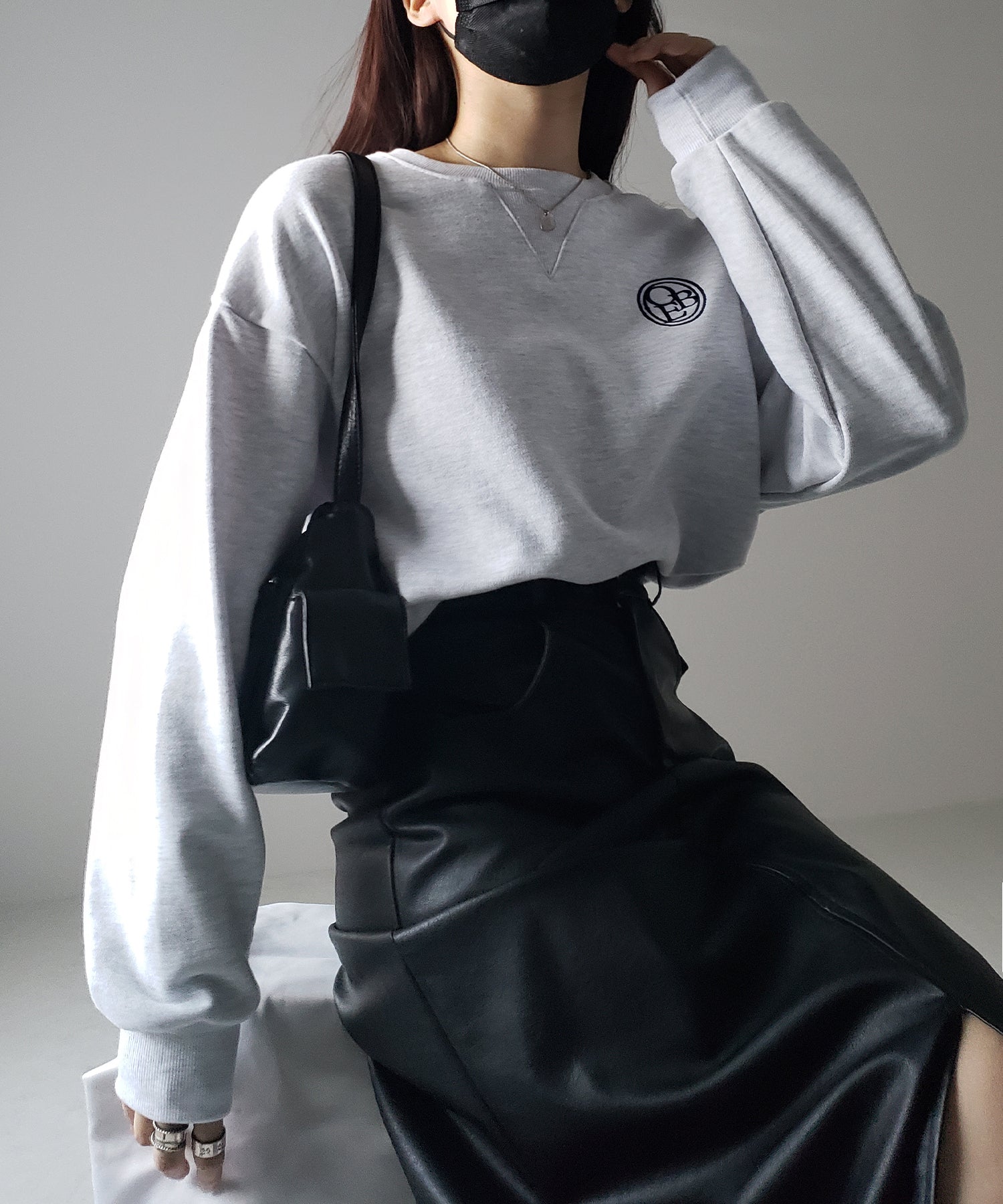 OBE刺繍 ロゴクロップドスウェット【 韓国製 】