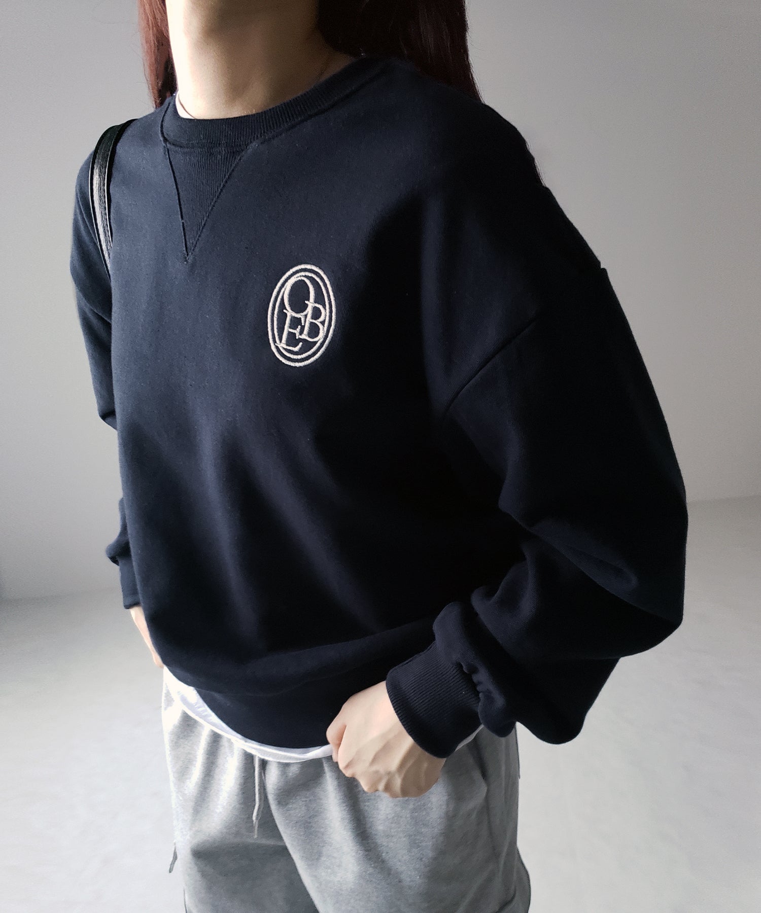 OBE刺繍 ロゴクロップドスウェット【 韓国製 】