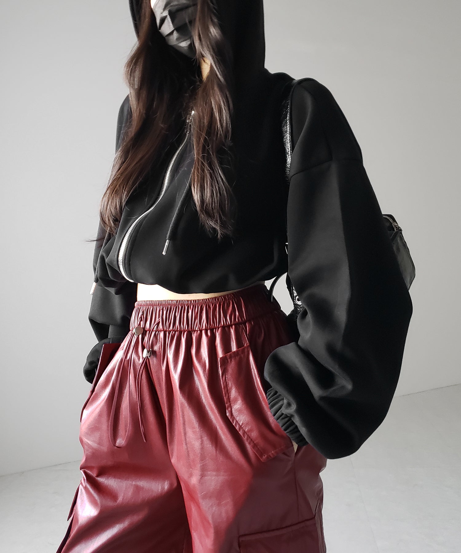 2WAY ドロストフェイクレザーワイドカーゴパンツ / 2WAY drawstring fake leather wide cargo pants