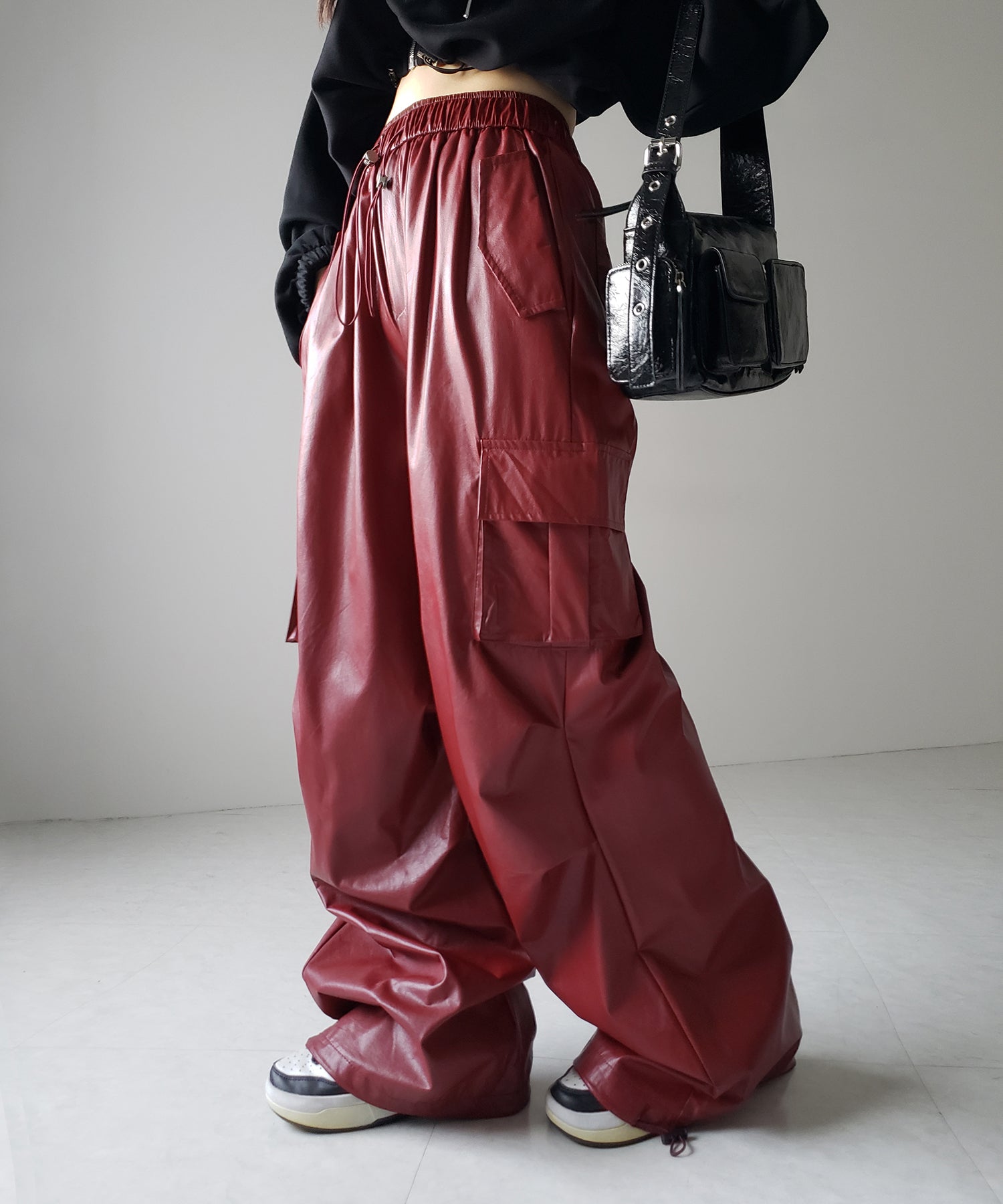 2WAY ドロストフェイクレザーワイドカーゴパンツ / 2WAY drawstring fake leather wide cargo pants