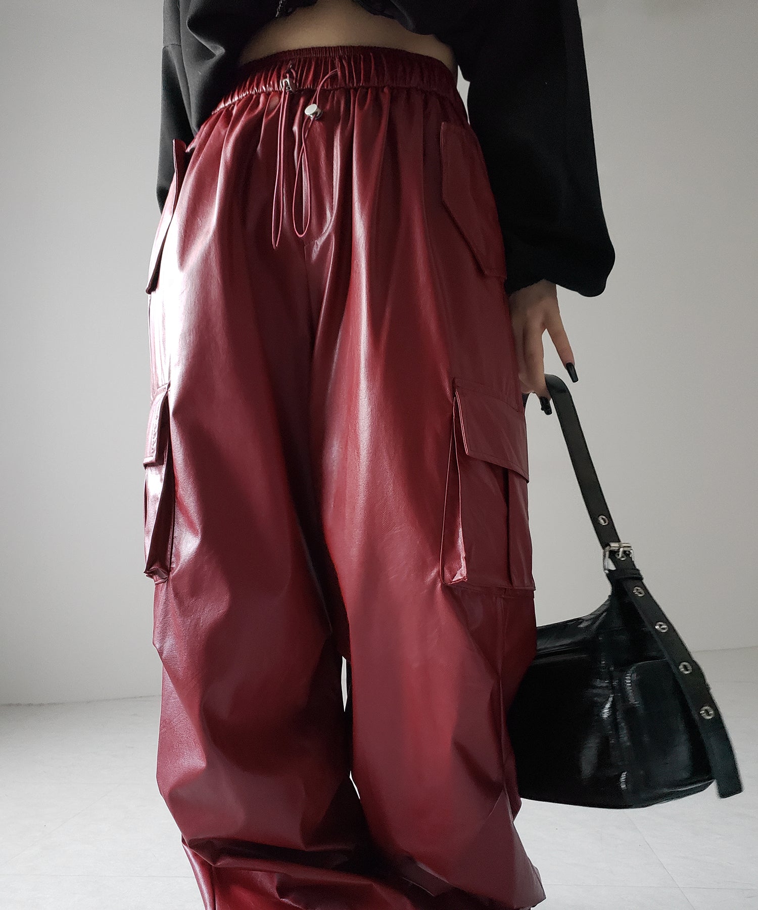 2WAY ドロストフェイクレザーワイドカーゴパンツ / 2WAY drawstring fake leather wide cargo pants