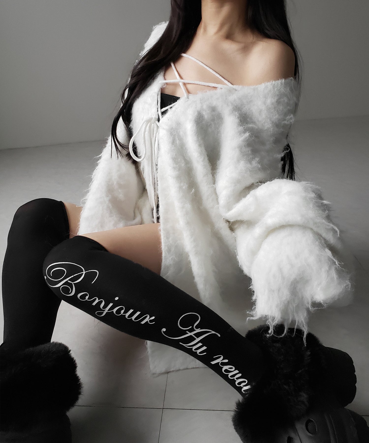 レースアップリボンオーバーシャギーニットカーディガン / lace up ribbon over shaggy knit cardigan