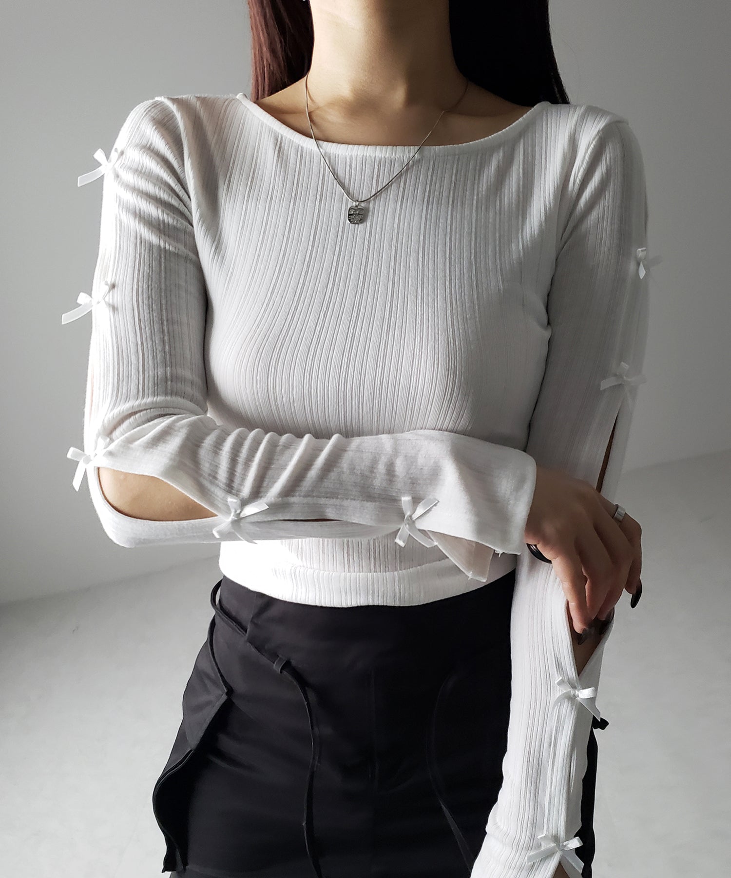 【 2color 】ミニリボンカットアウト長袖カットソートップス