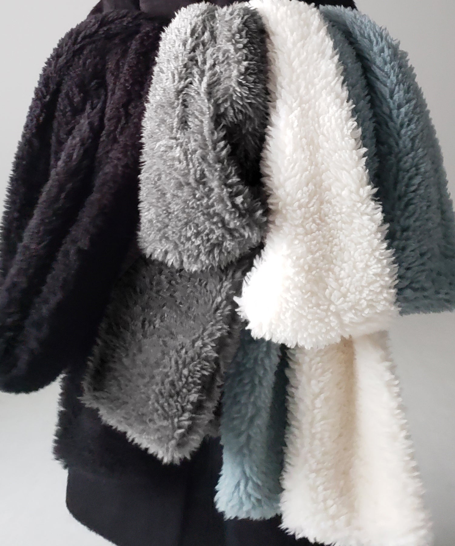 ボリュームフラッフィーシャギーボアマフラー / volume fluffy shaggy boa muffler