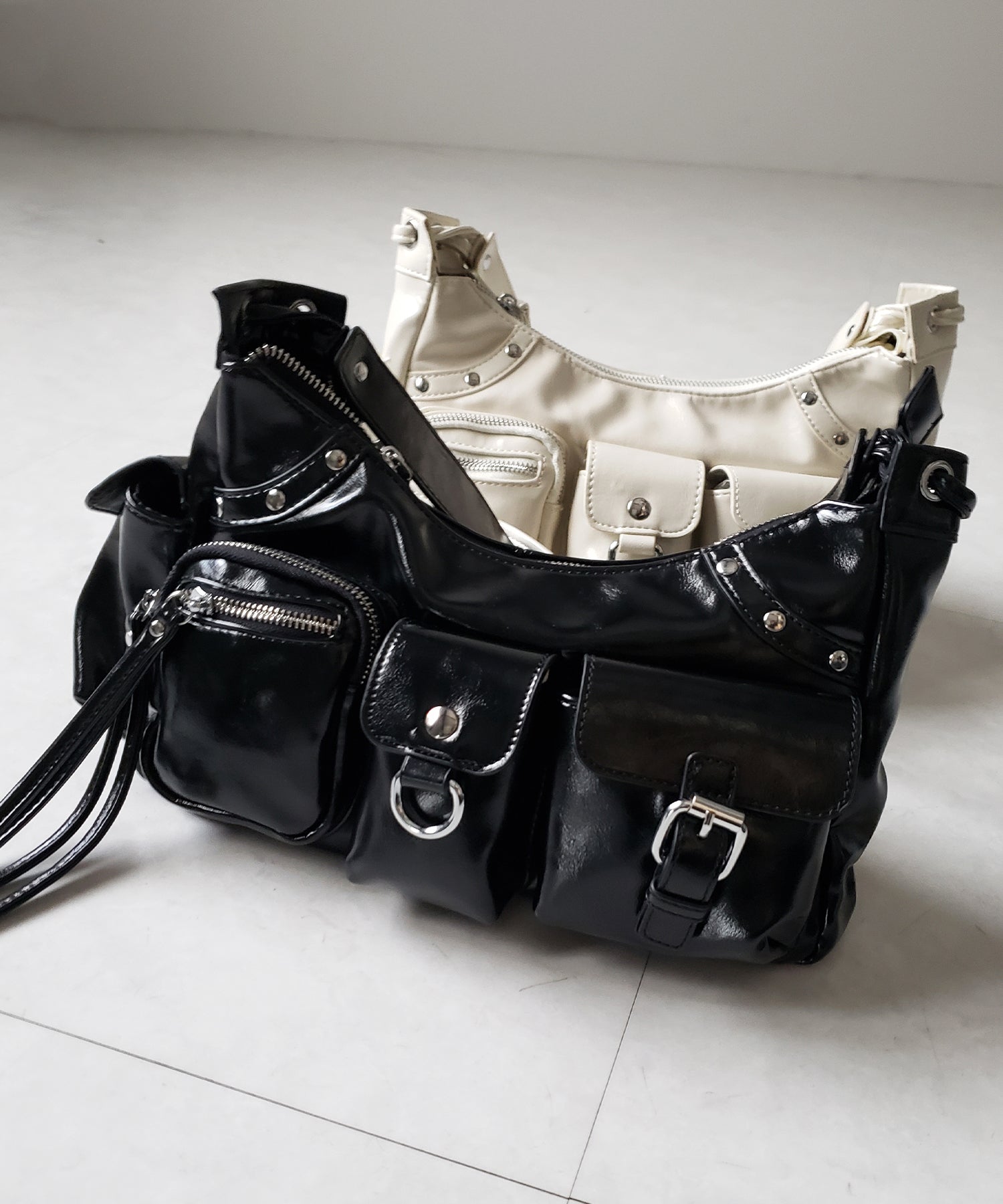 【 ショルダーにできる2WAY 】 4アウトポケットワンハンドルショルダーバッグ / 4 outpocket onehandle shoulder bag