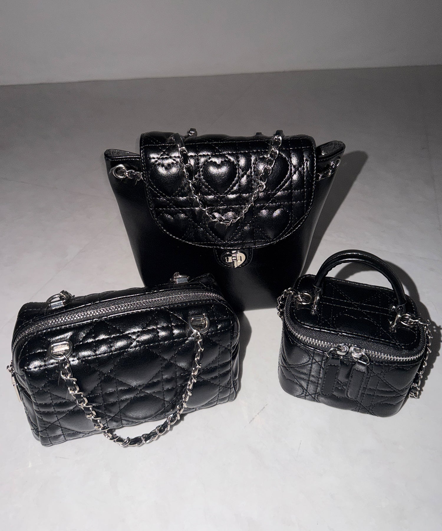 【 ショルダーストラップ付き2WAY 】キルティングスクエアチェーンショルダーミニバッグ / 2WAY quilted square chain shoulder mini bag