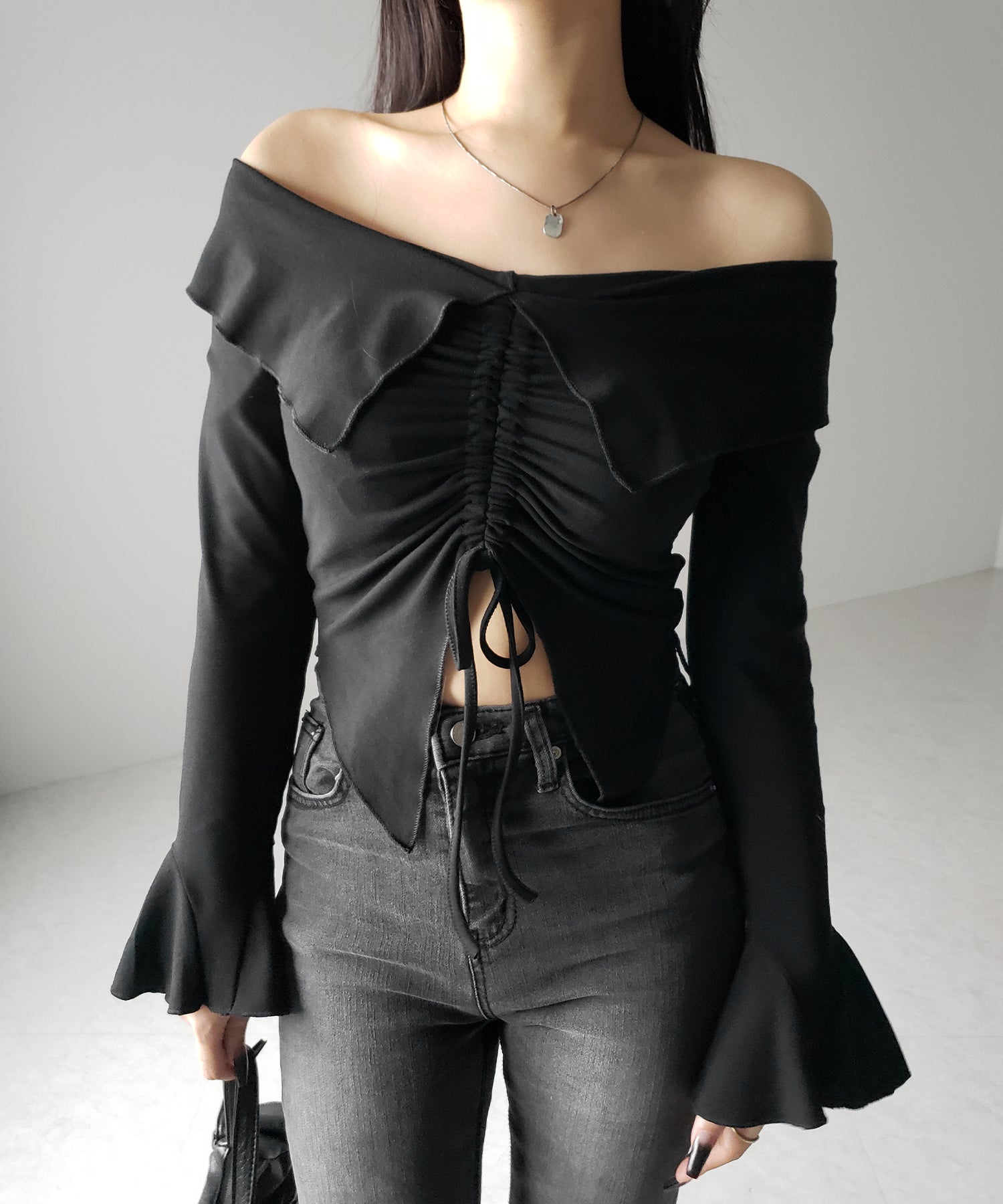 シャーリングフロントスリットオフショルトップス / shirring front slit offshoulder tops