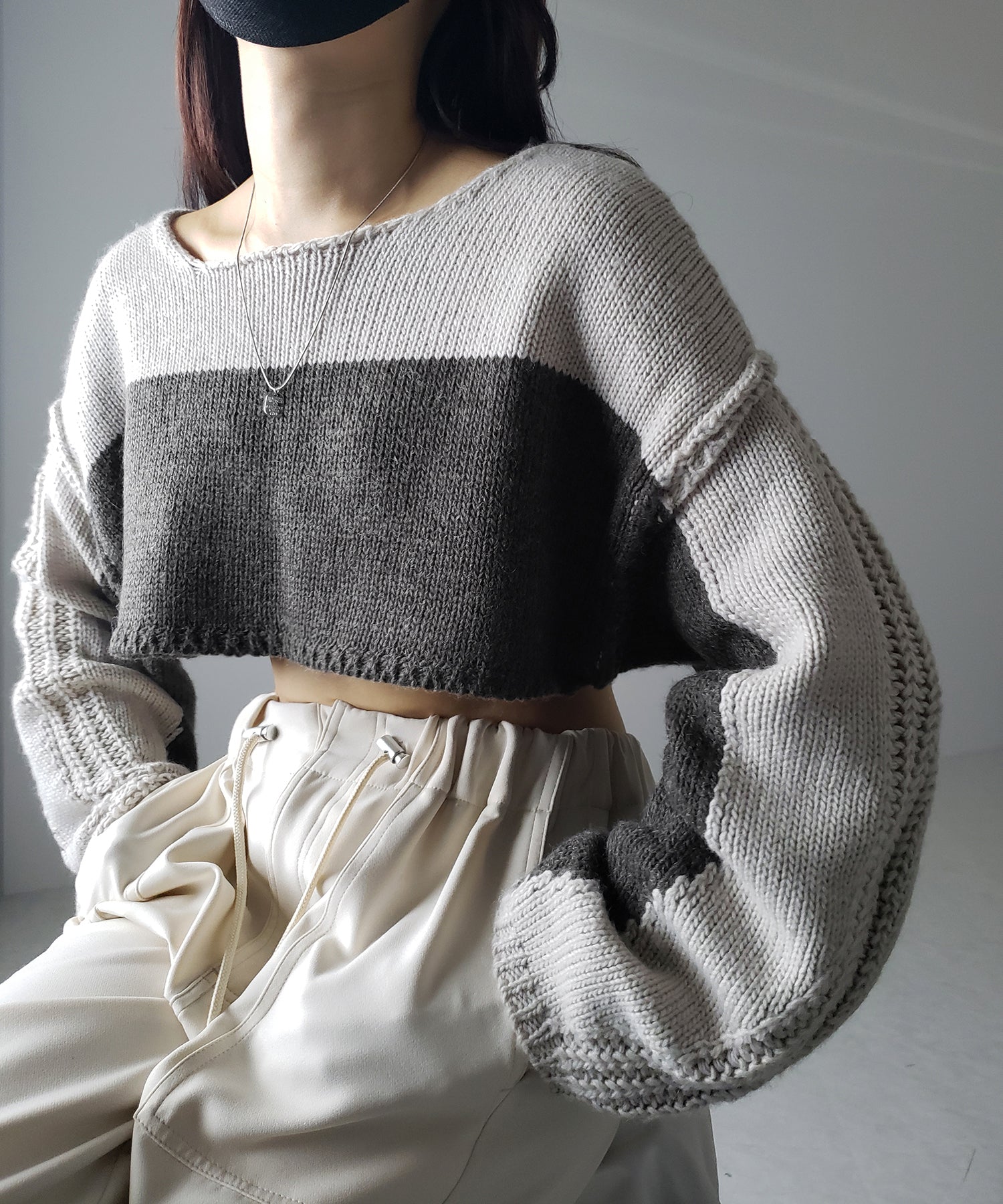 【 ワンショルにもできる 2WAY 】バイカラーデザインブロッキングショートニット