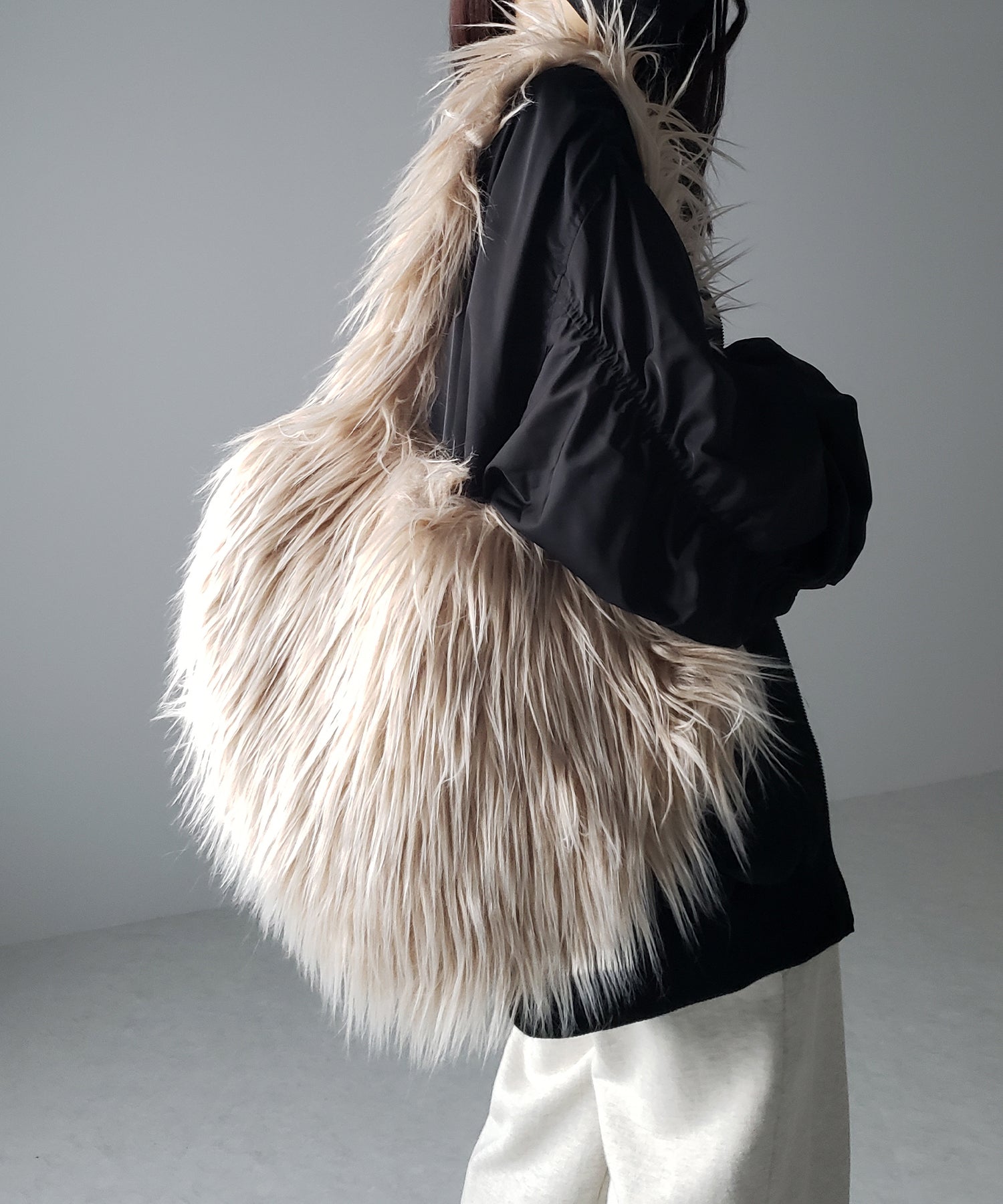 【 4color 】シャギーファーハートショルダーバッグ / shaggy fur heart shoulder bag