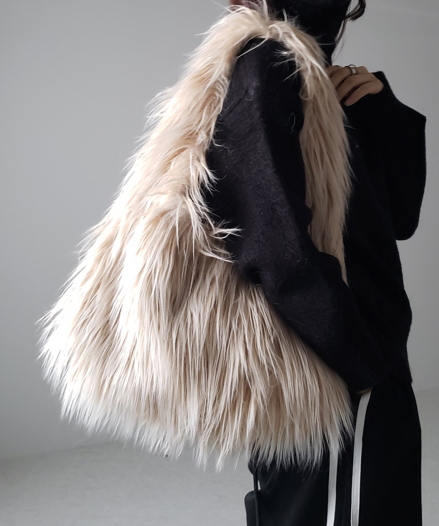 【 5color 】シャギーファーワンハンドルショルダーバッグ / shaggy fur onehandle shoulder bag