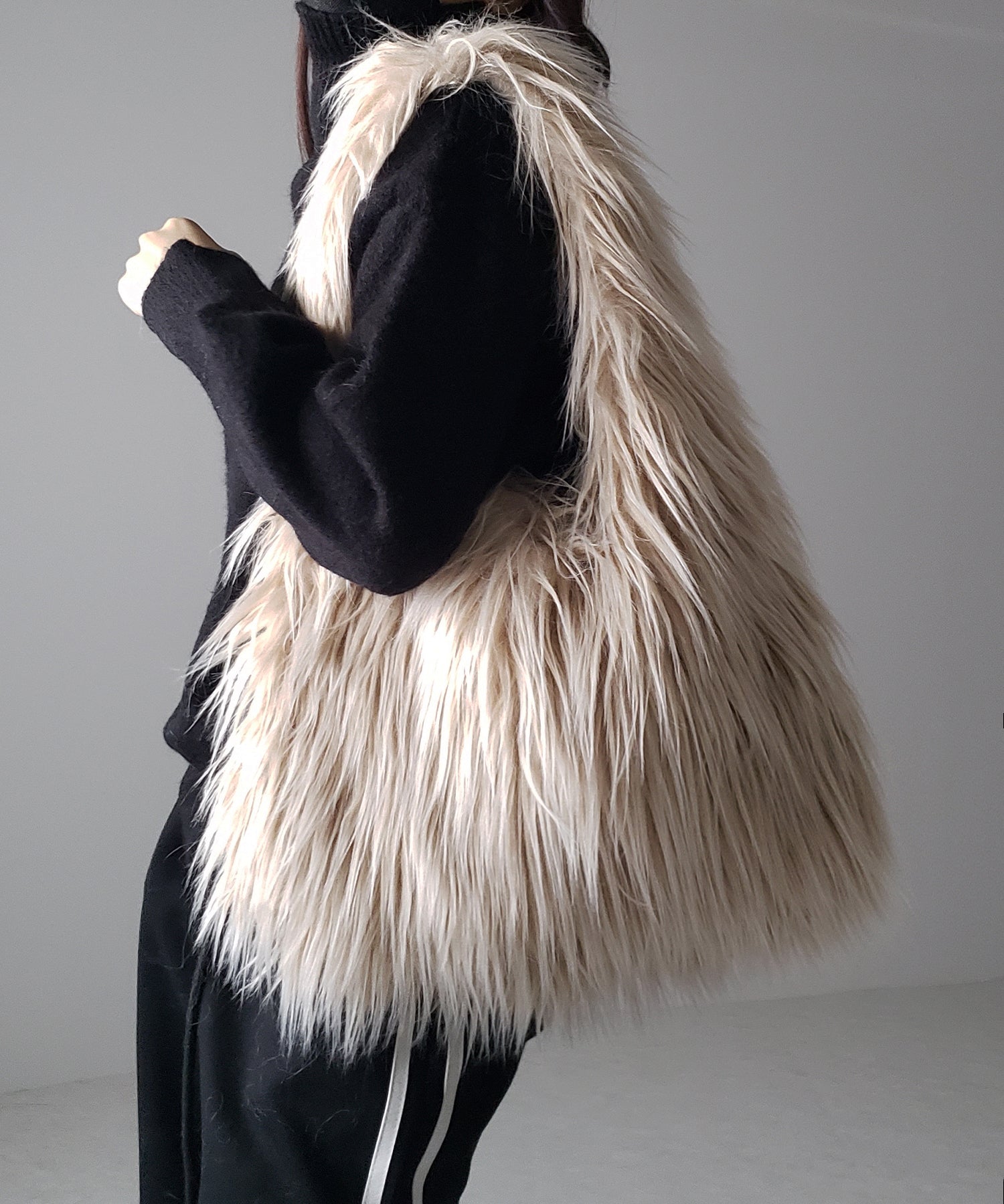 【 5color 】シャギーファーワンハンドルショルダーバッグ / shaggy fur onehandle shoulder bag