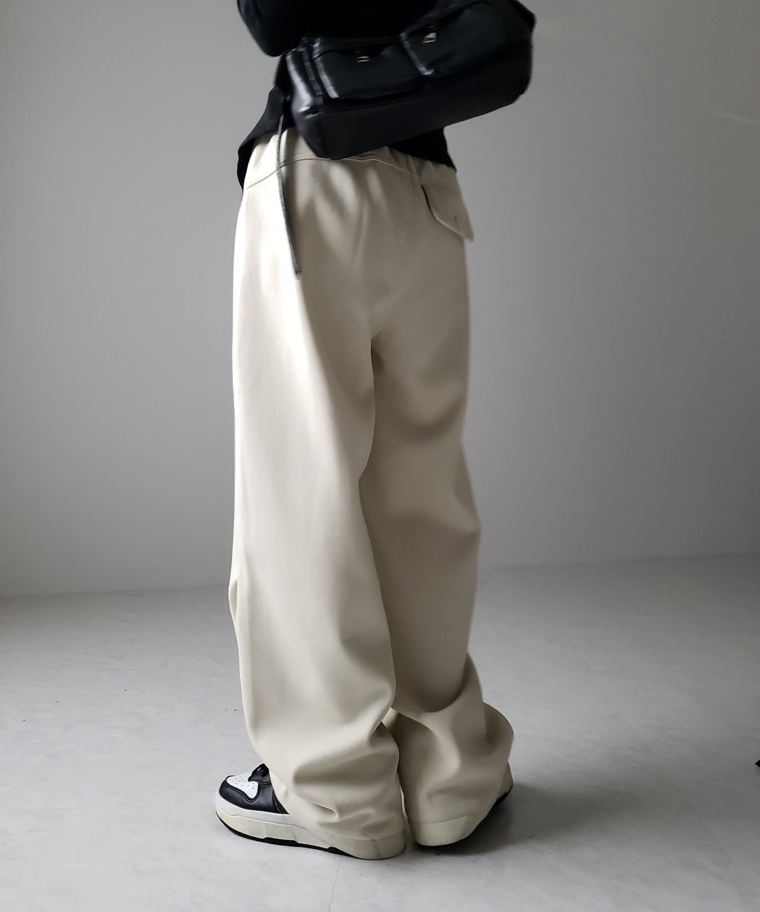 【 裏起毛 】カーブラインサイドタックワイドスウェットパンツ