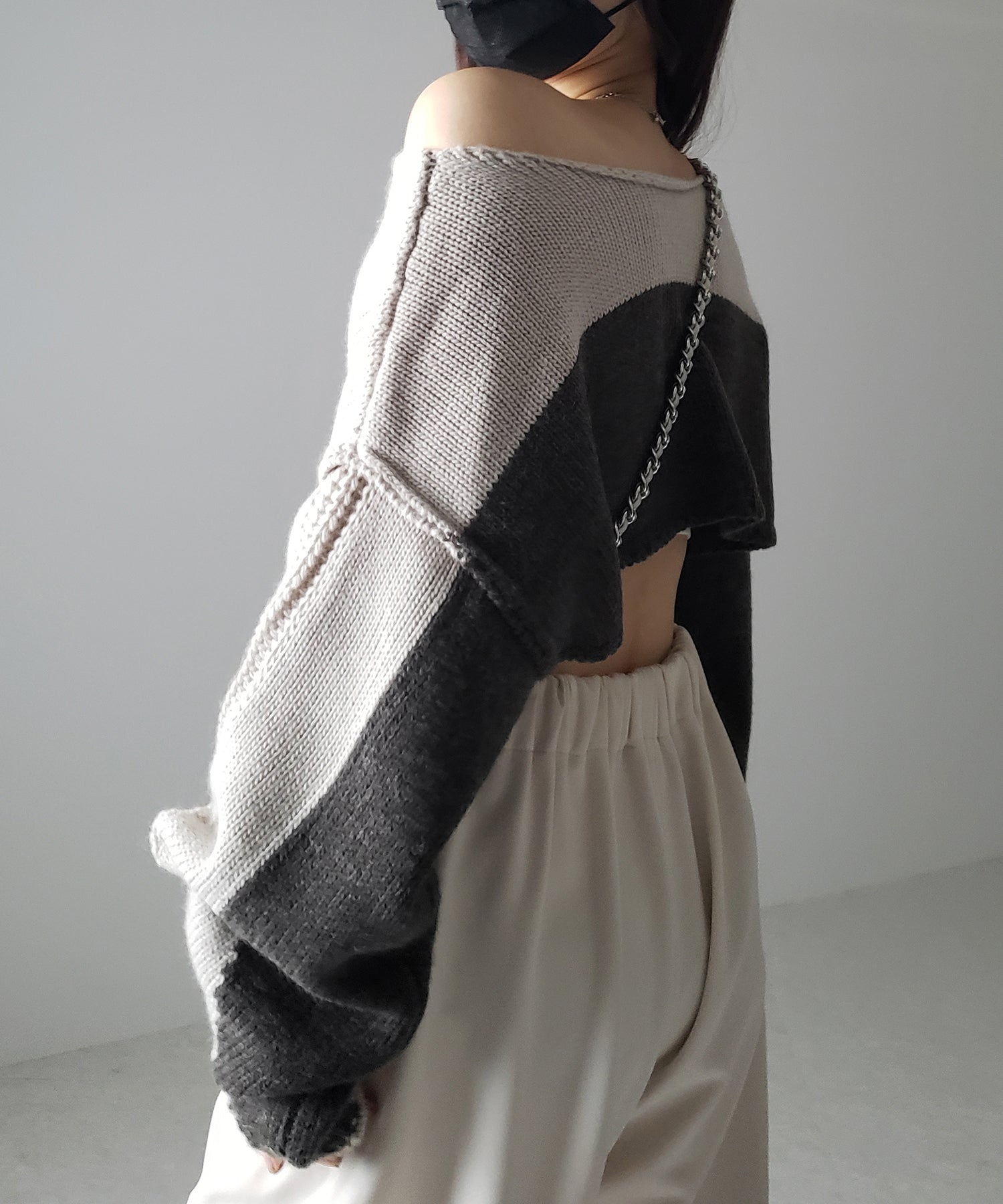 【 ワンショルにもできる 2WAY 】バイカラーデザインブロッキングショートニット
