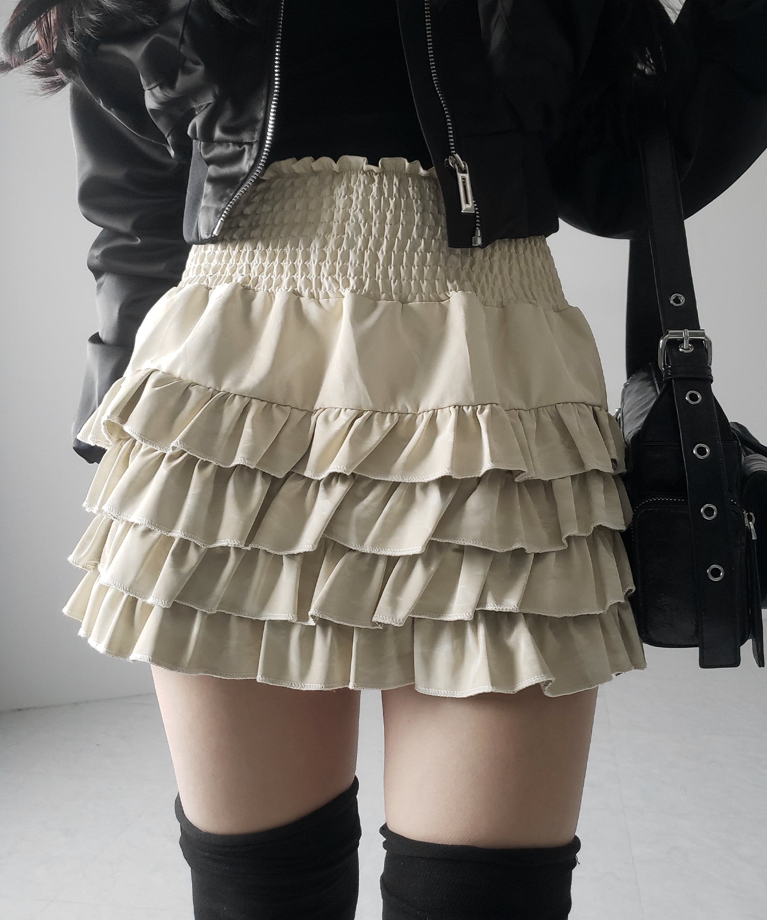 【 インナーパンツ裏地付 】ハイウエストシャーリングフリルミニスカート / high waist shirring frill mini skirt