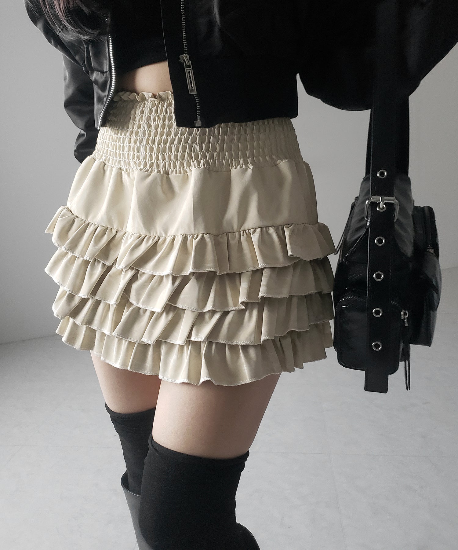 【 インナーパンツ裏地付 】ハイウエストシャーリングフリルミニスカート / high waist shirring frill mini skirt