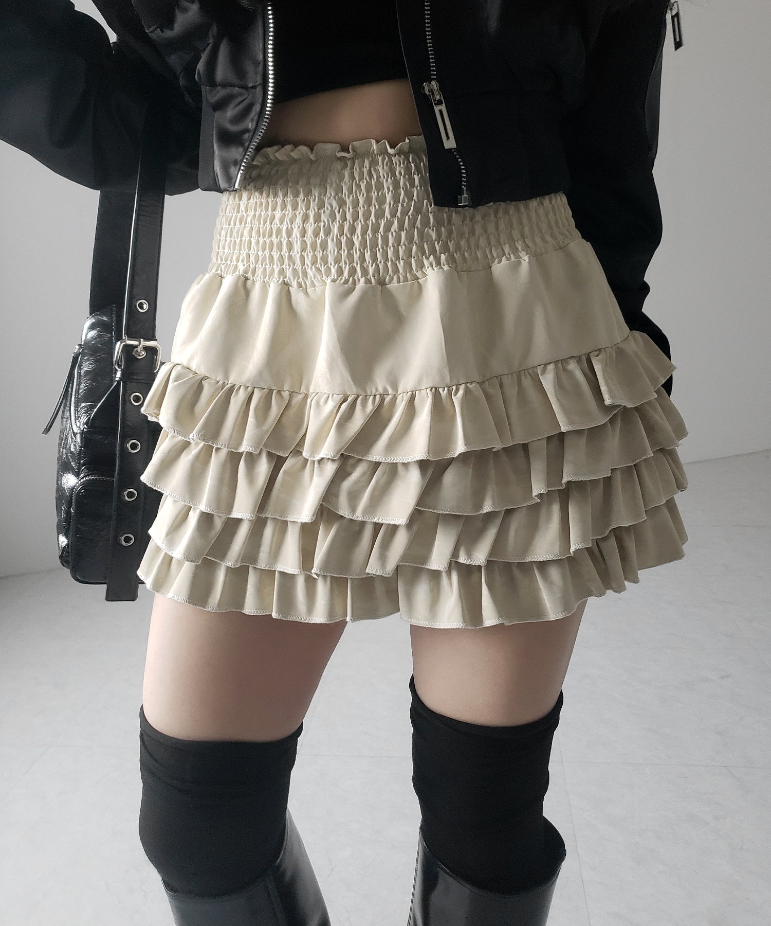 【 インナーパンツ裏地付 】ハイウエストシャーリングフリルミニスカート / high waist shirring frill mini skirt