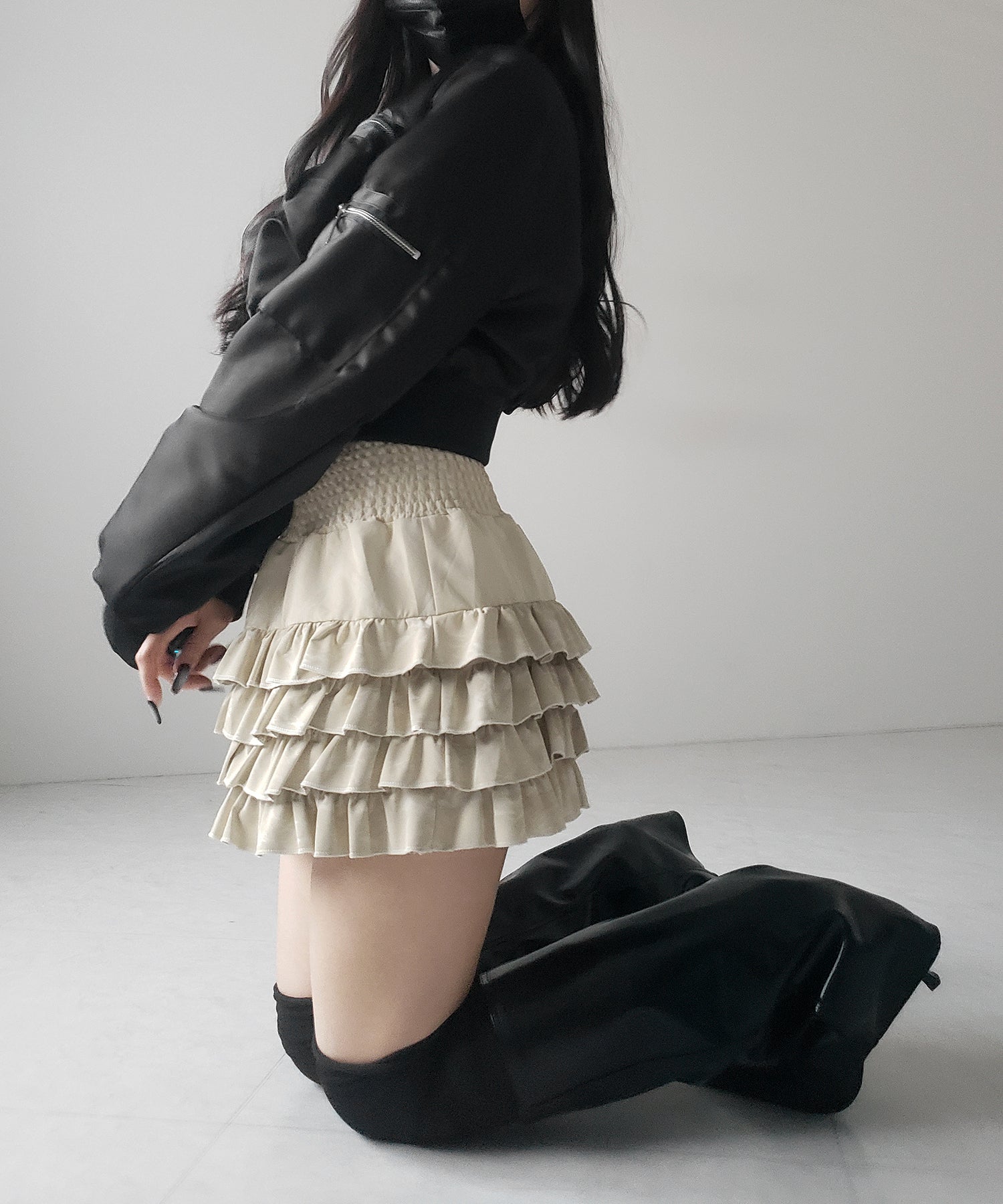 【 インナーパンツ裏地付 】ハイウエストシャーリングフリルミニスカート / high waist shirring frill mini skirt