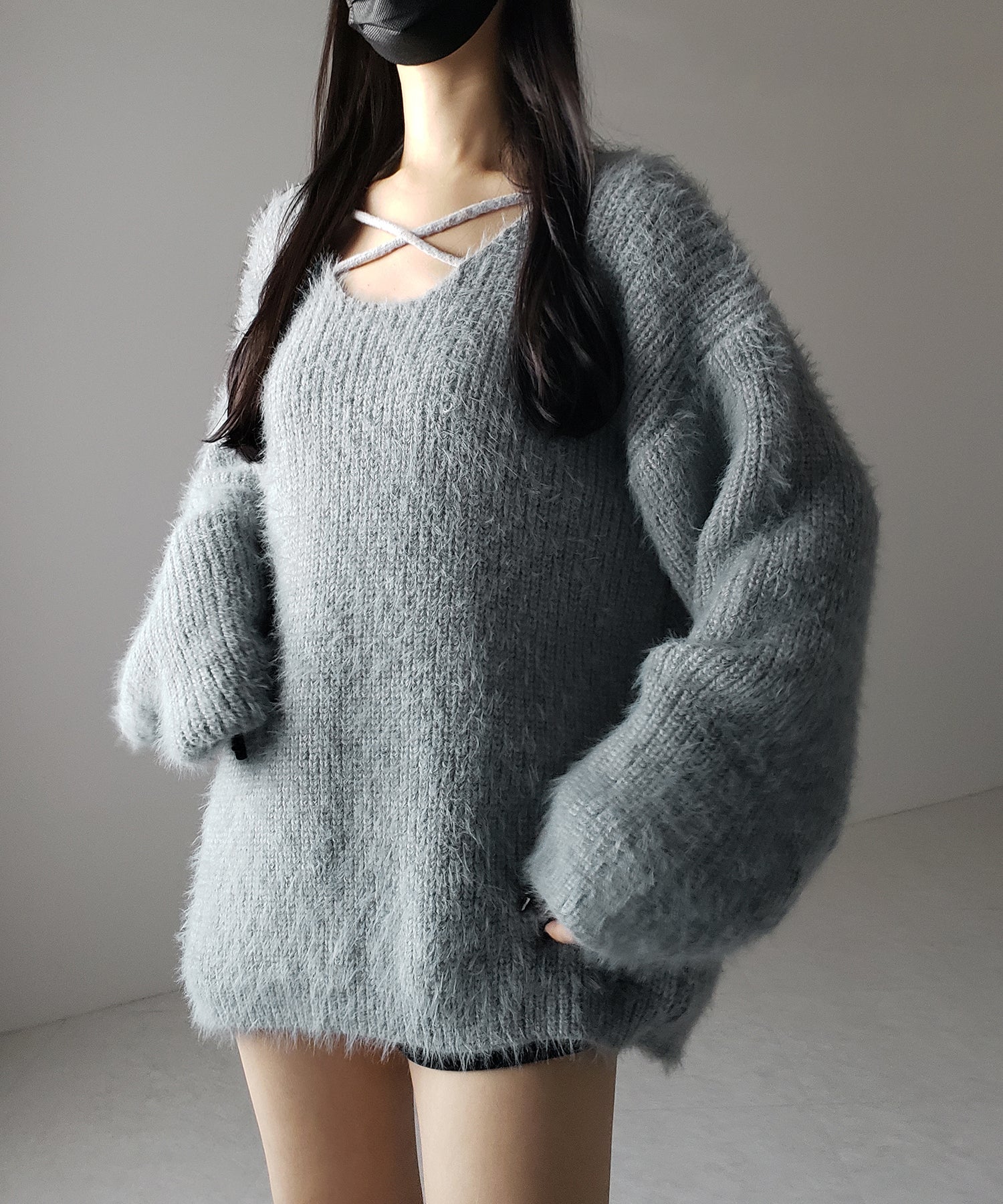 クロスストラップカットアウトルーズシャギーニット