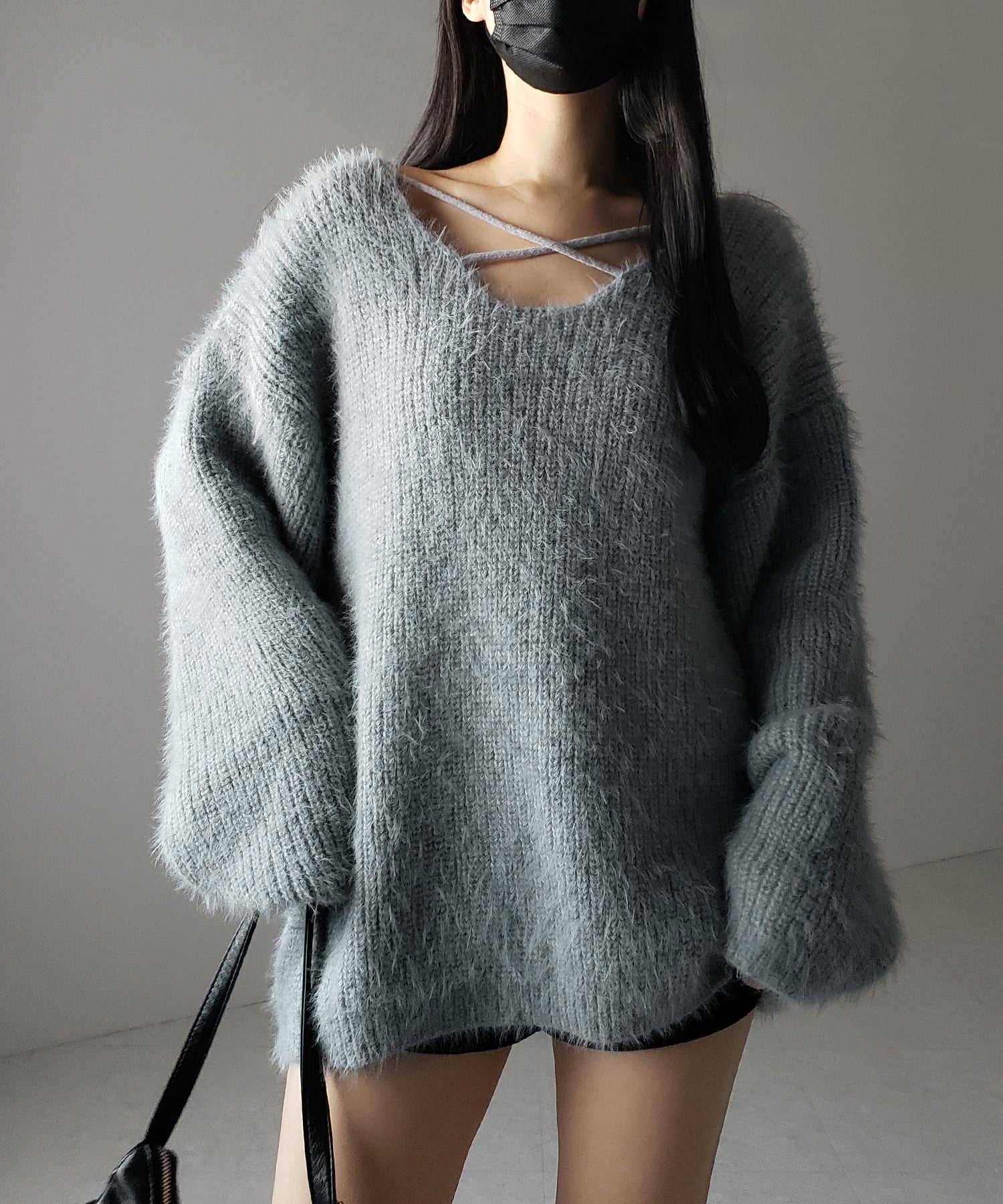 クロスストラップカットアウトルーズシャギーニット