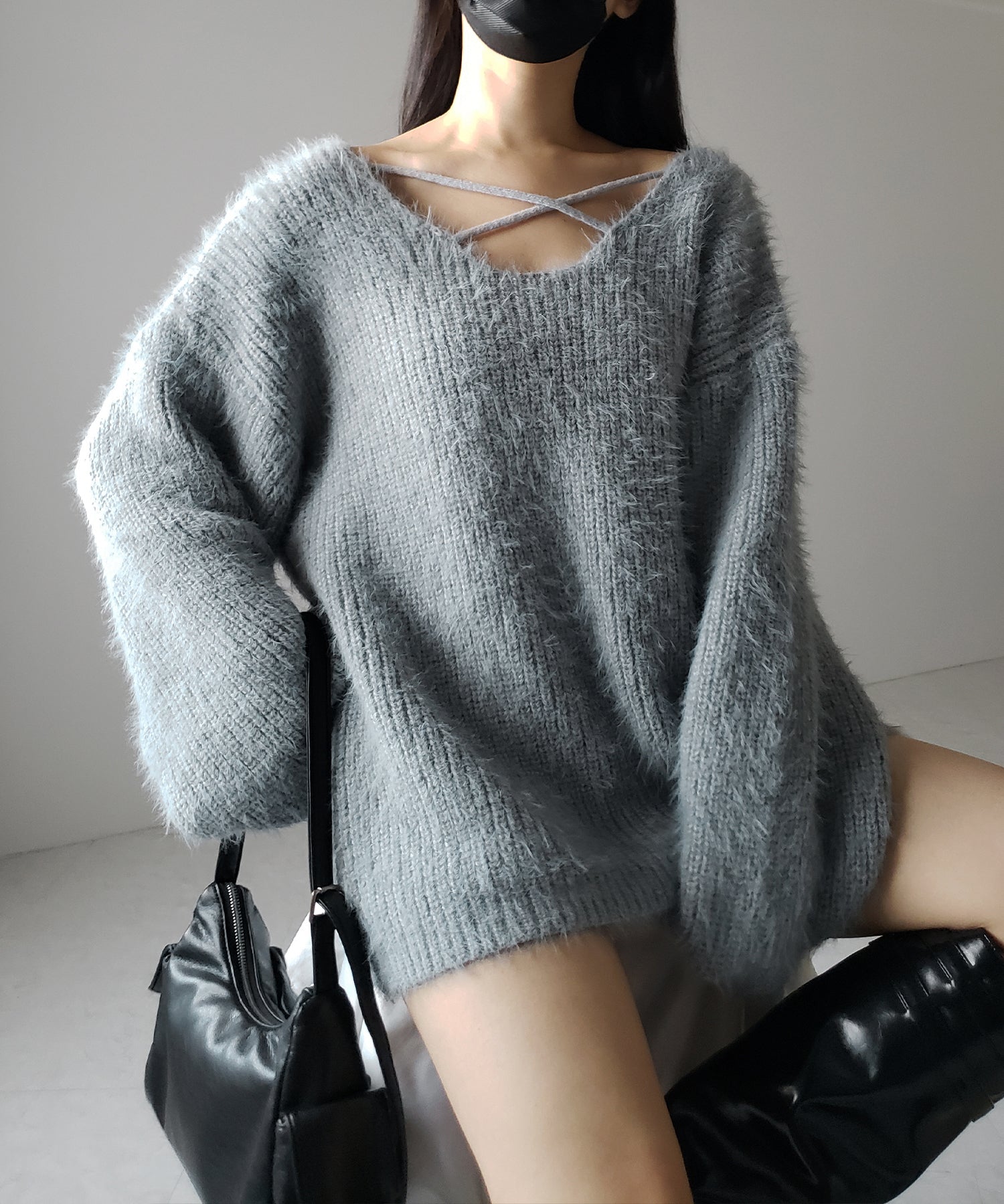 クロスストラップカットアウトルーズシャギーニット