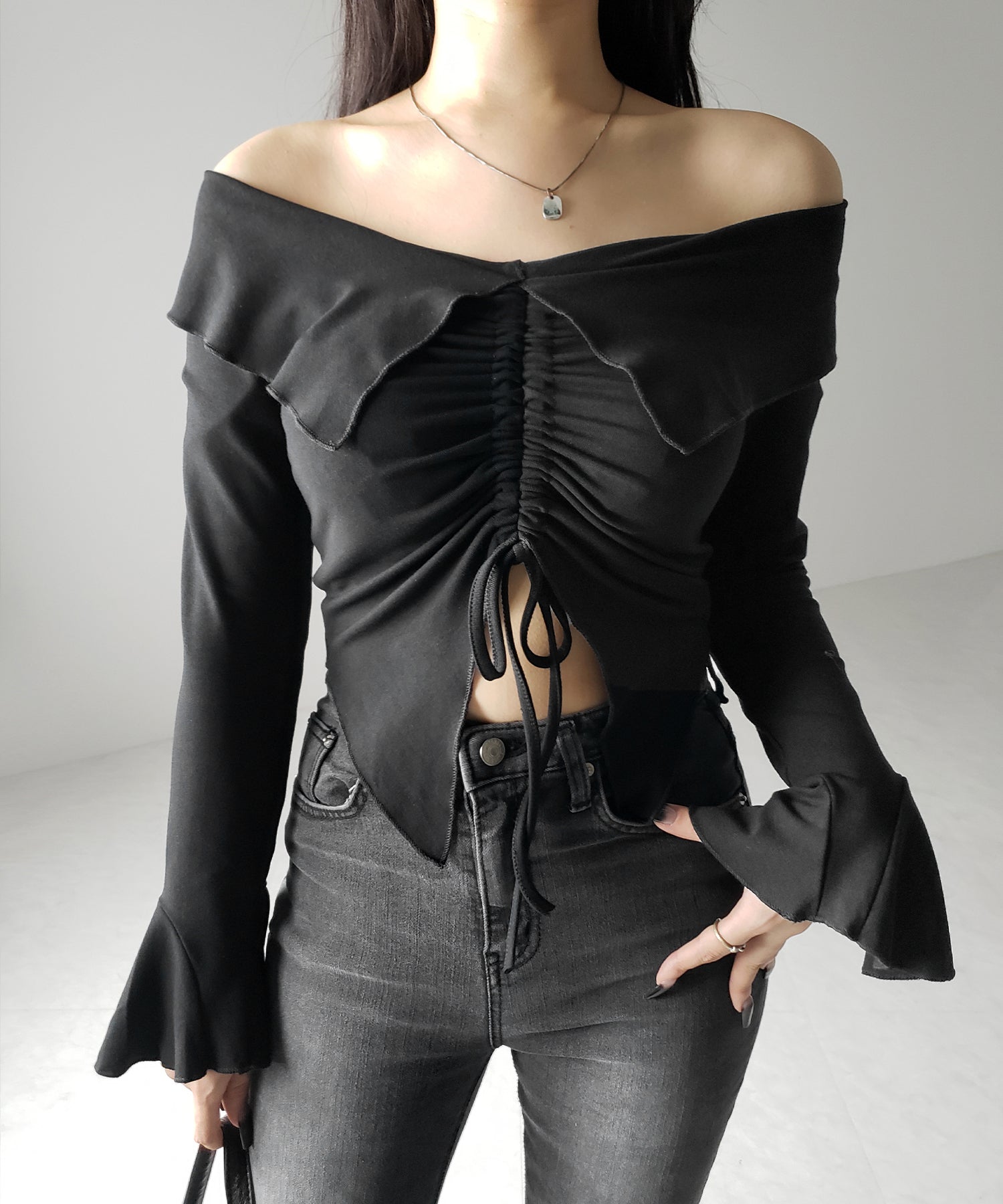 シャーリングフロントスリットオフショルトップス / shirring front slit offshoulder tops