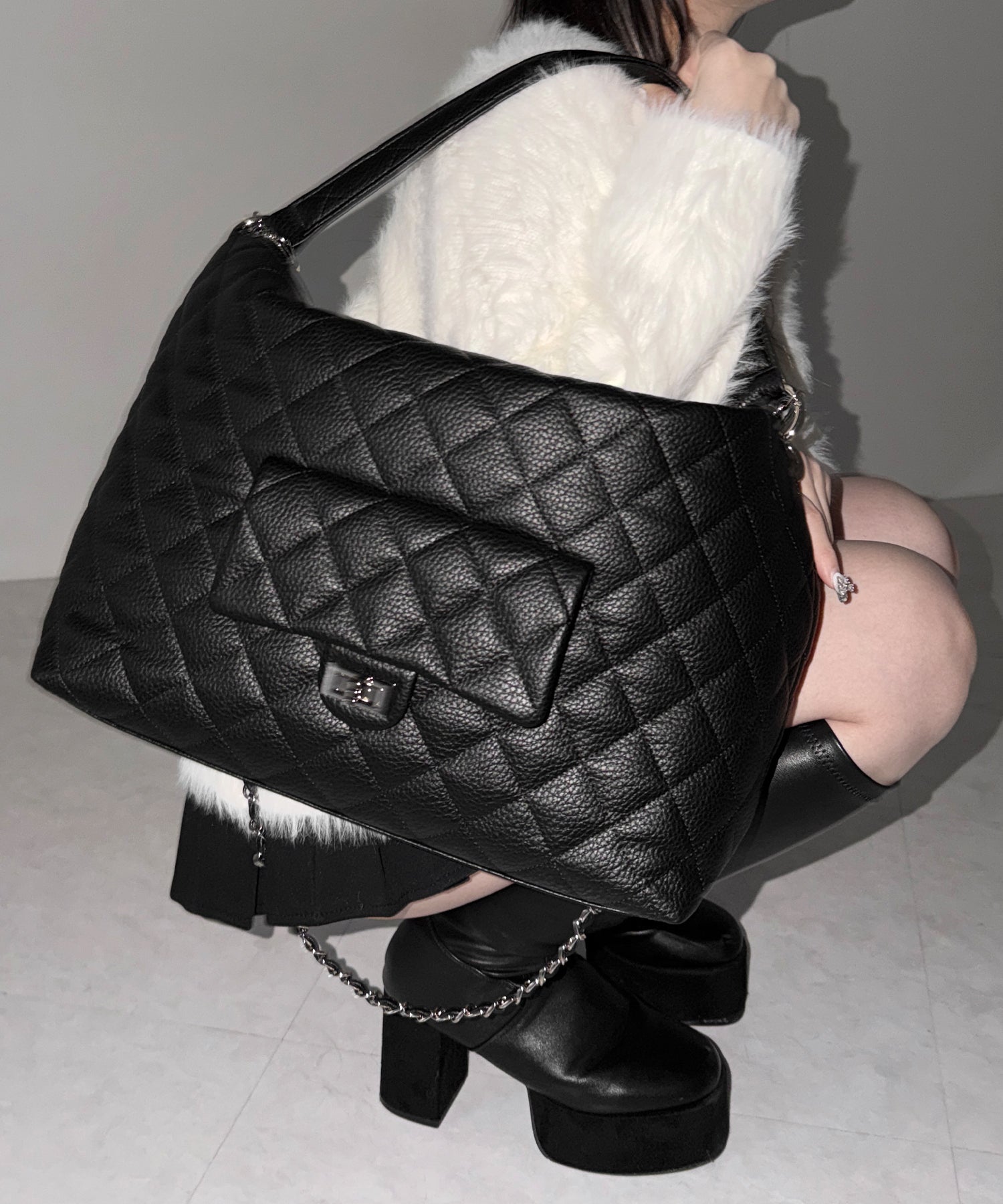 【 ショルダーストラップ付き2WAY 】キルティングスクエアトートショルダーバッグ / quilted square tote shoulder bag