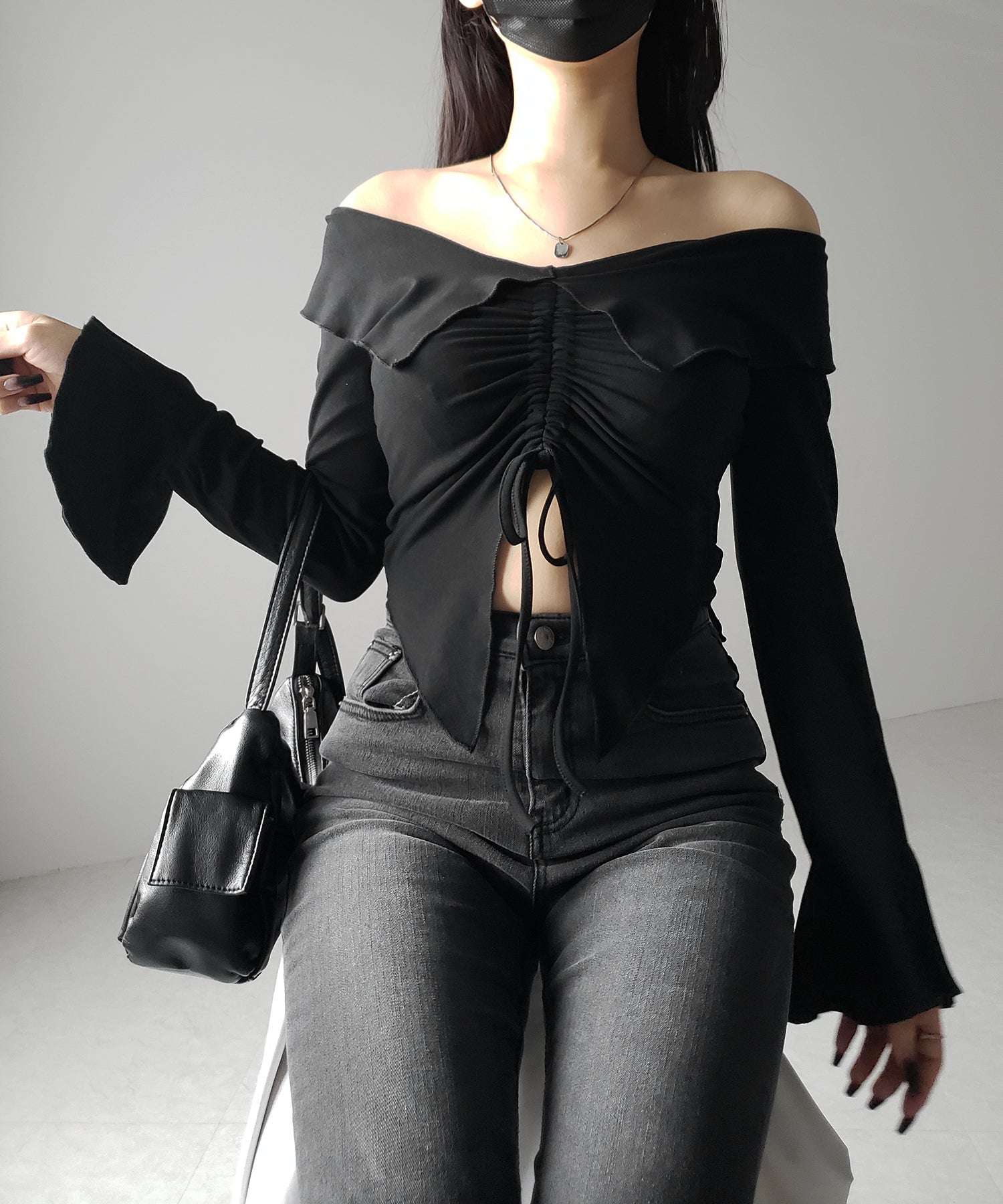 【 2color 】シャーリングフロントスリットオフショルトップス / shirring front slit offshoulder tops