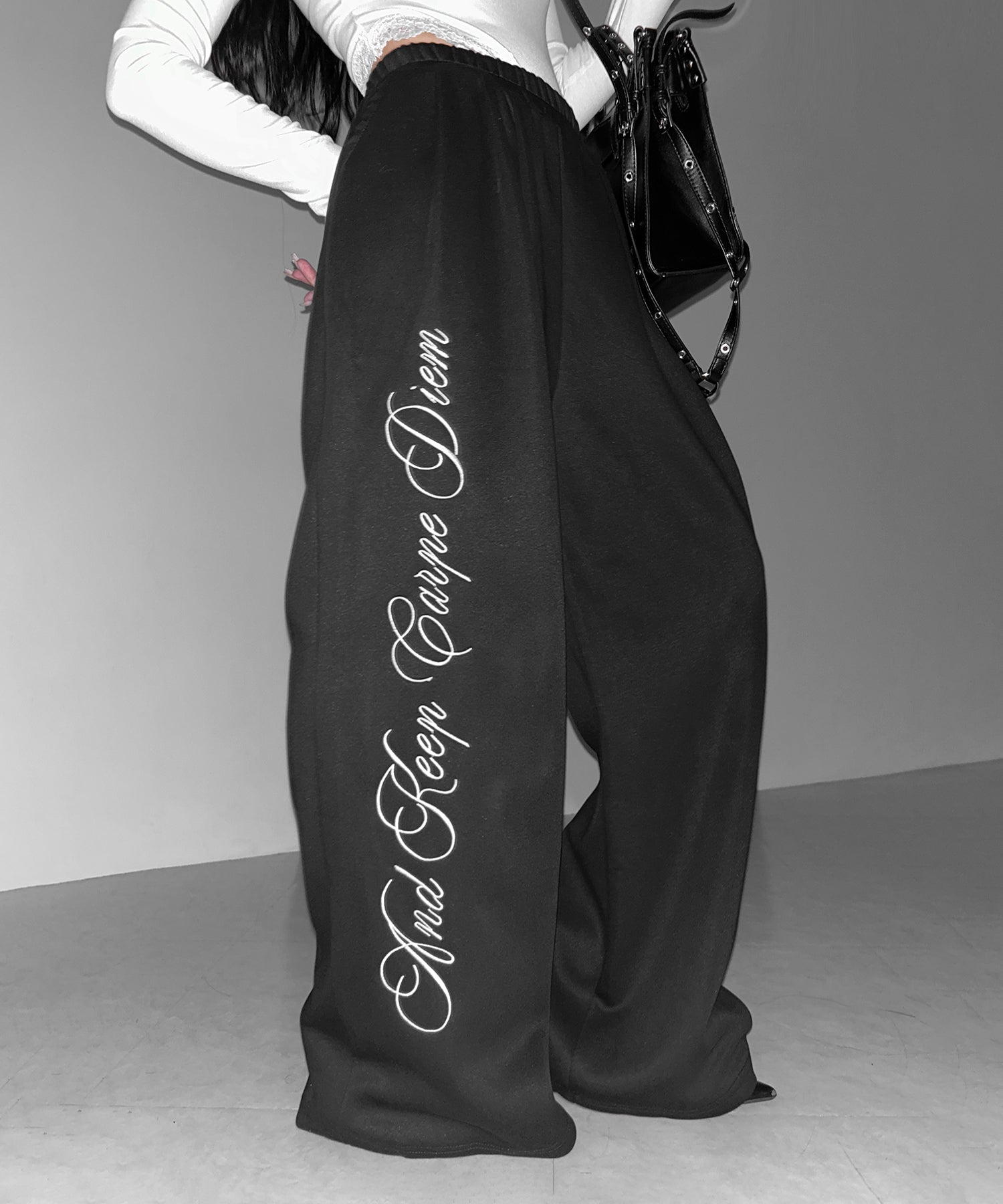 レタリングロゴ刺繍ワイドスウェットパンツ / lettering logo embroidery wide sweatpants