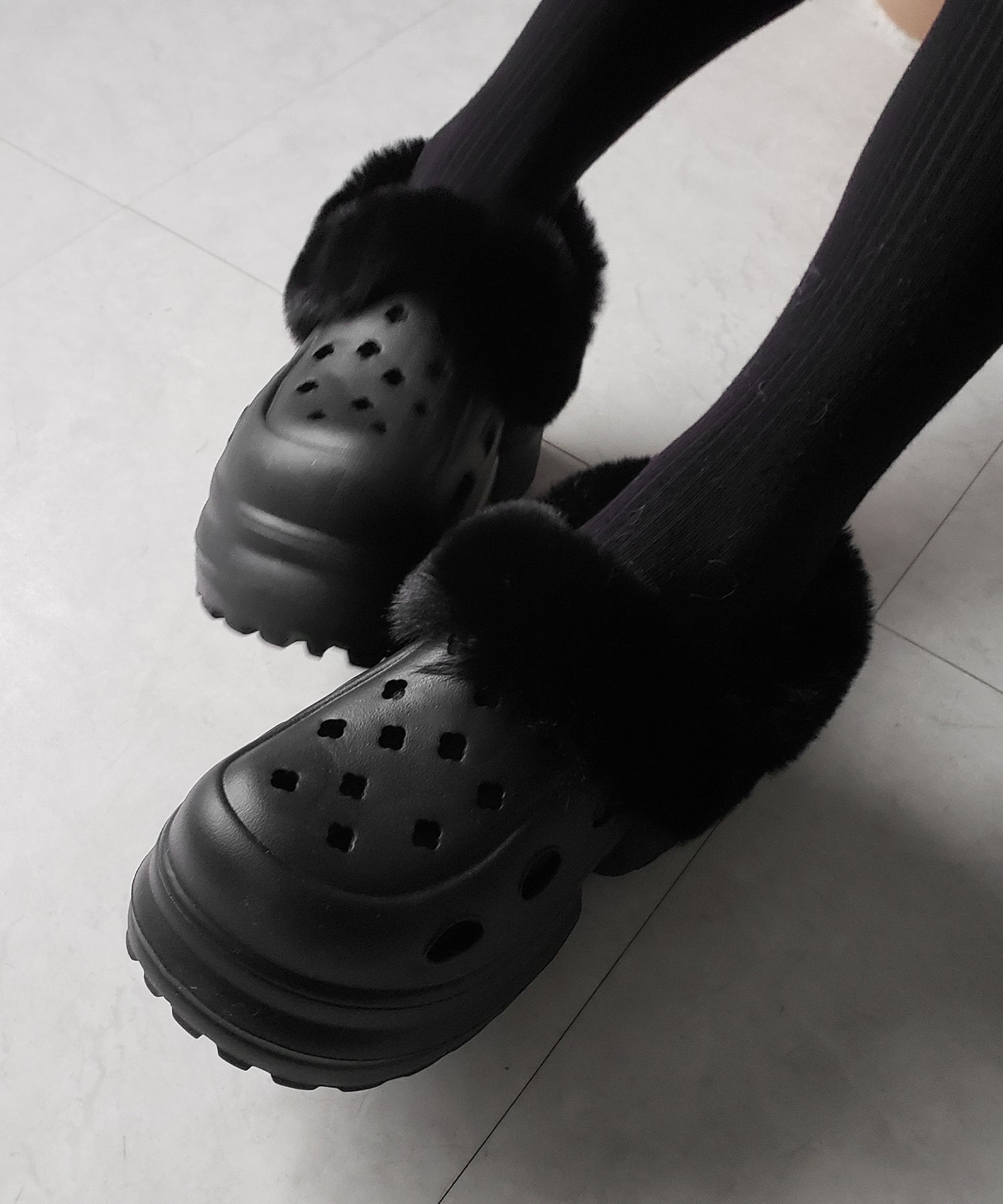 フェイクファー厚底クロッグサンダル / Fake fur platform clog sandals