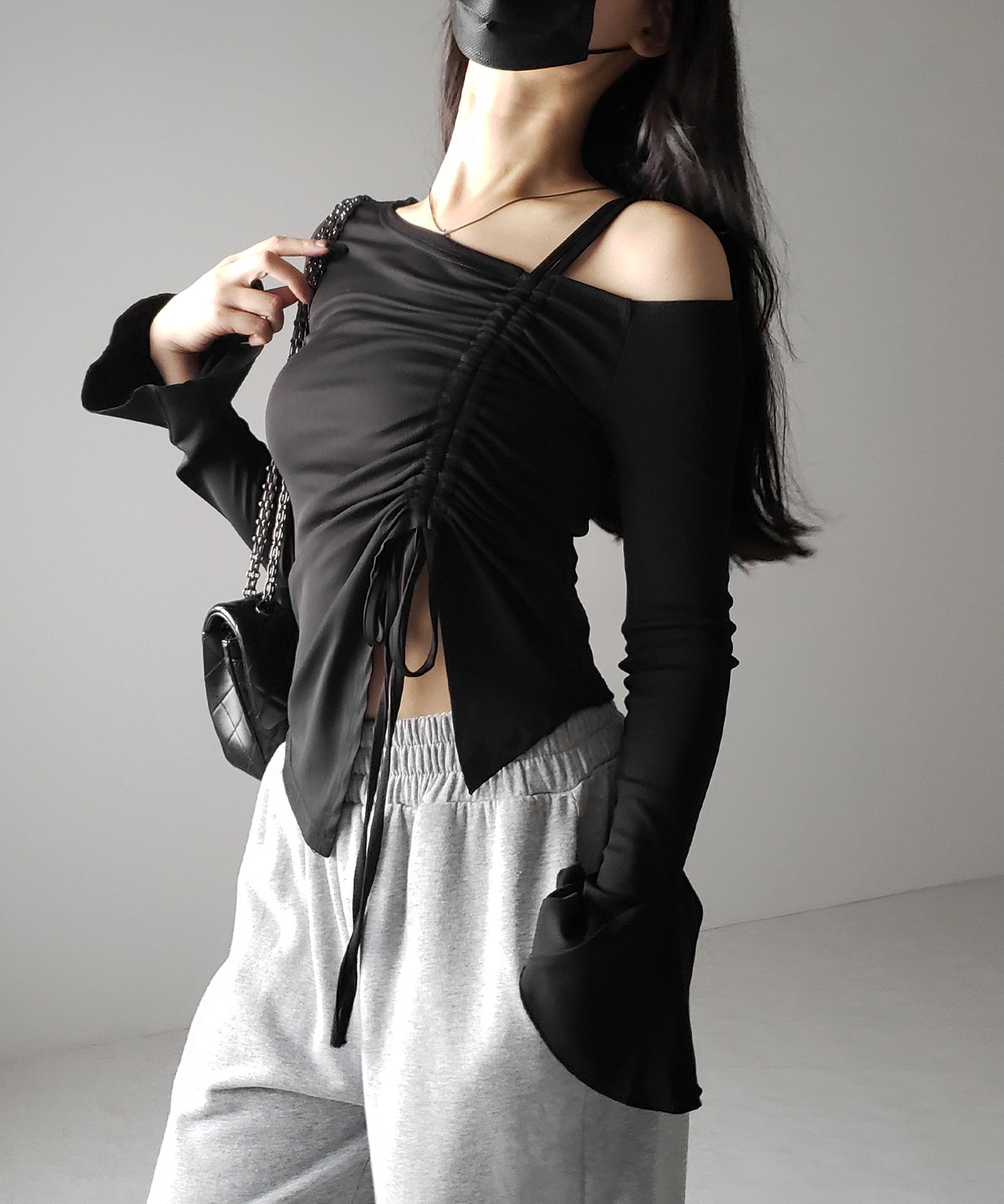シャーリングリボンスリットワンショルダートップス / shirring ribbon slit one shoulder tops