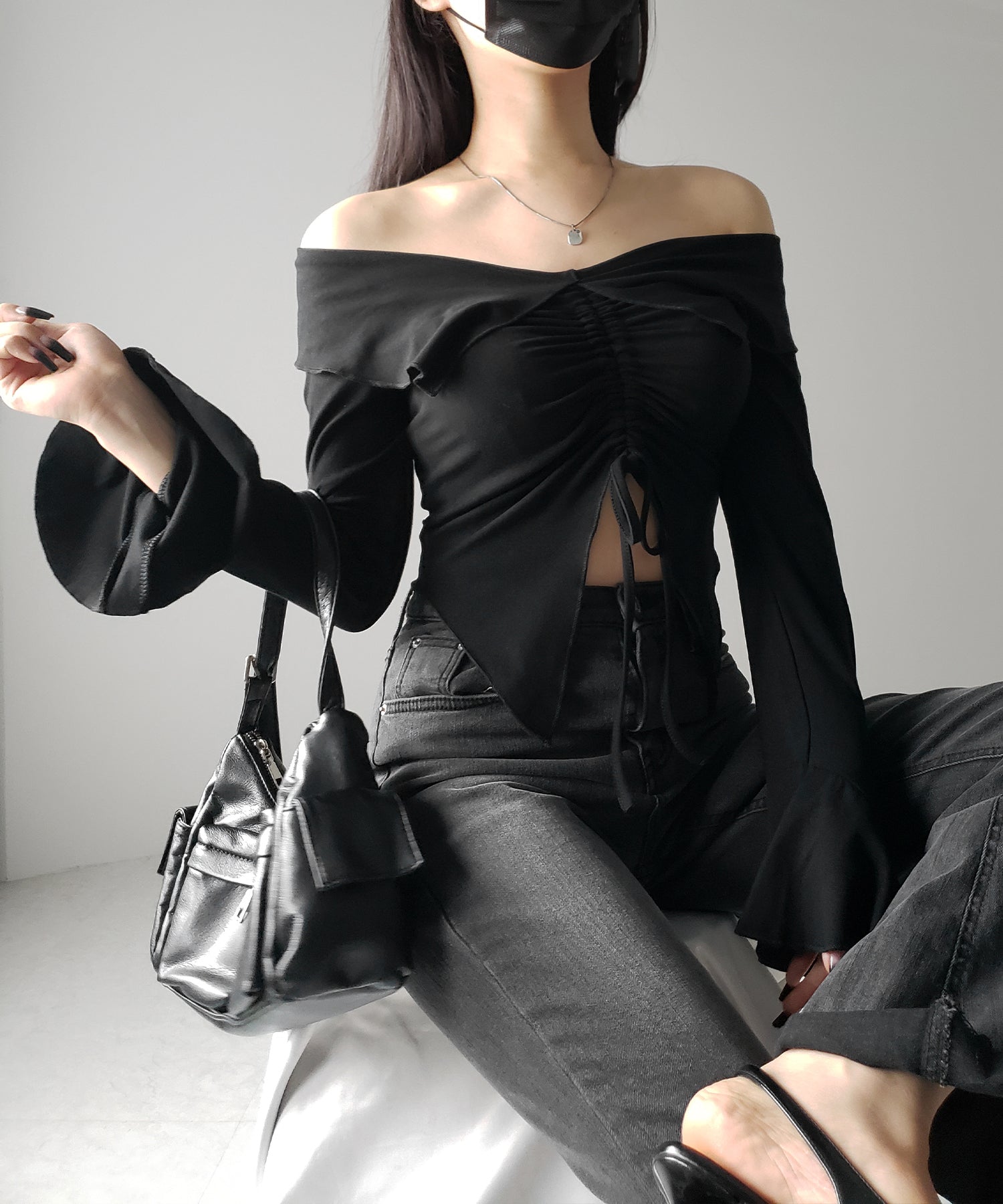 シャーリングフロントスリットオフショルトップス / shirring front slit offshoulder tops
