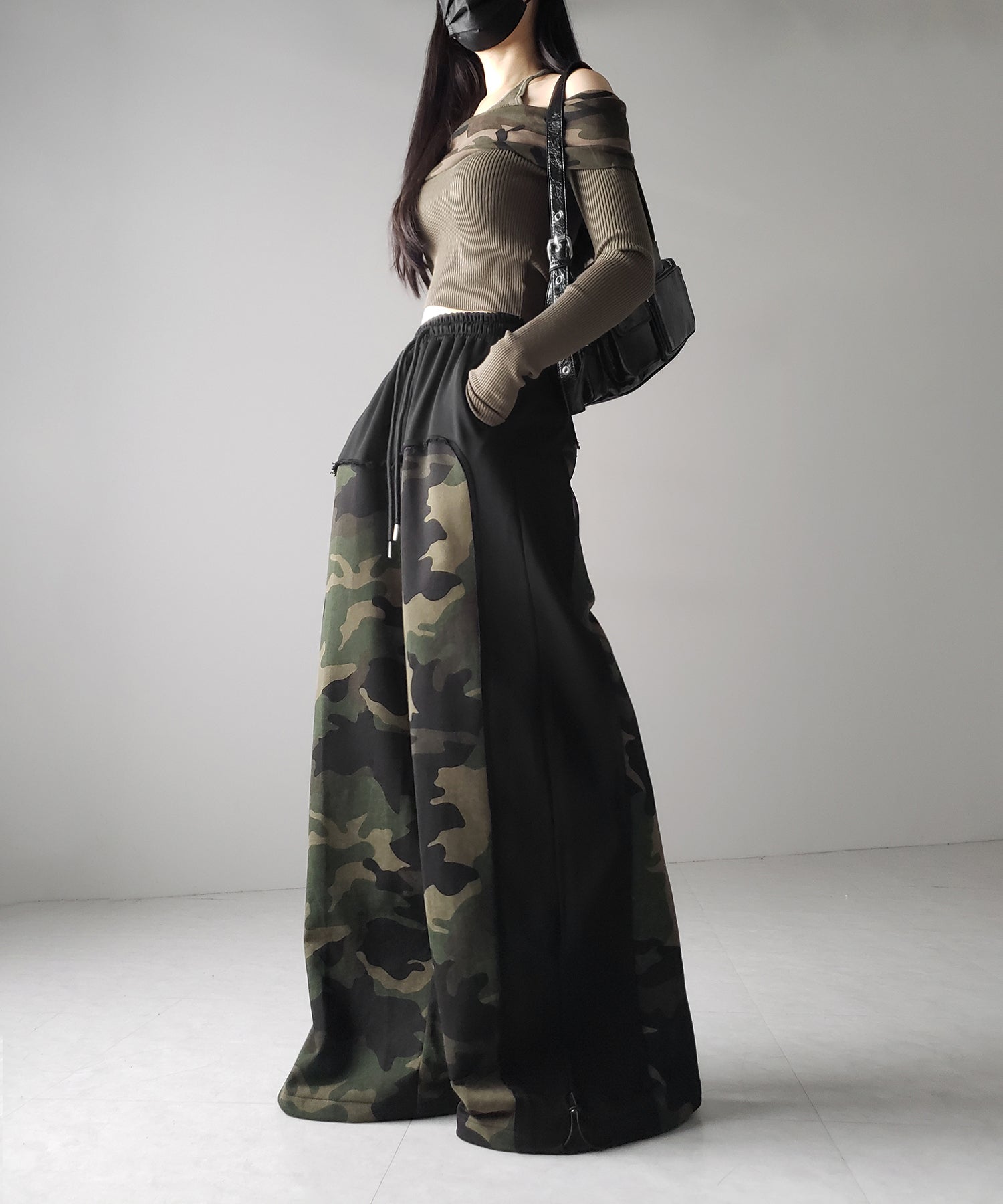【 裾絞り可能2WAY 】カモフラドッキングミリタリーワイドスウェットパンツ / camouflage docking military wide sweat pants