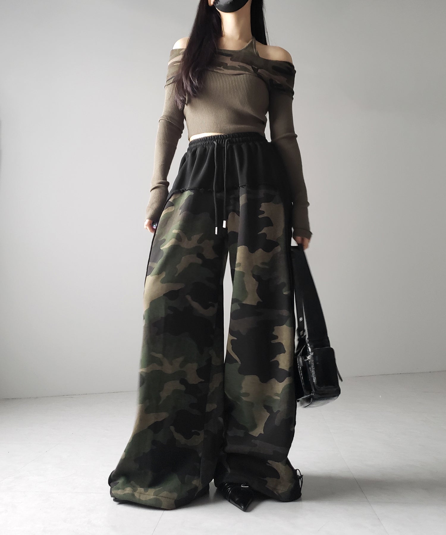 【 裾絞り可能2WAY 】カモフラドッキングミリタリーワイドスウェットパンツ / camouflage docking military wide sweat pants