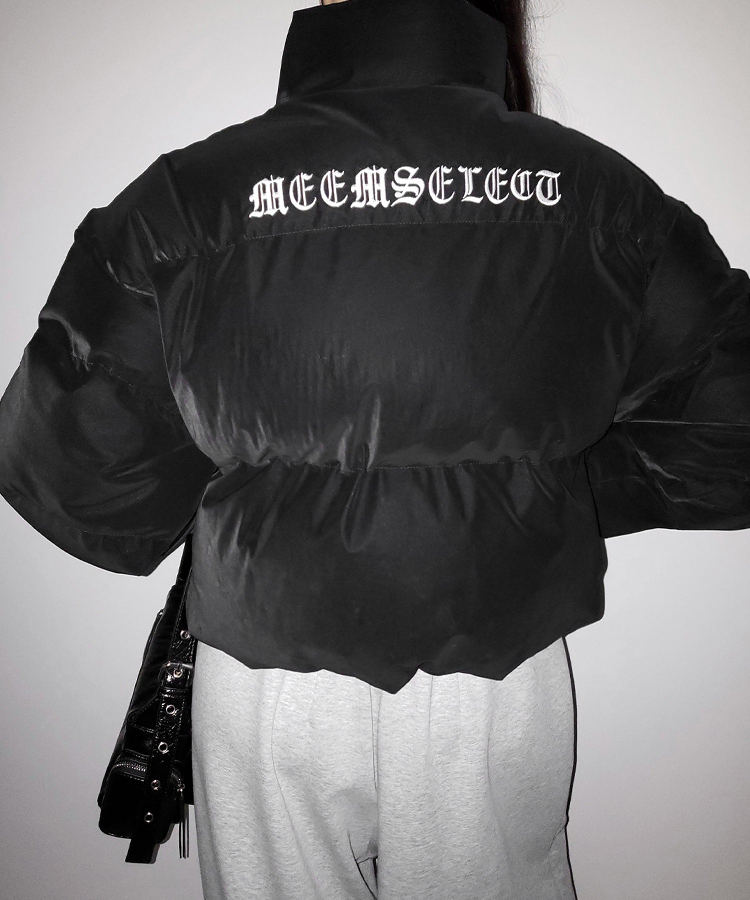 【 大好評につきロゴ無しバージョン追加! 】グランジロゴ刺繍ショートパフダウンジャケット / grunge logo embroidery short puff down jacket