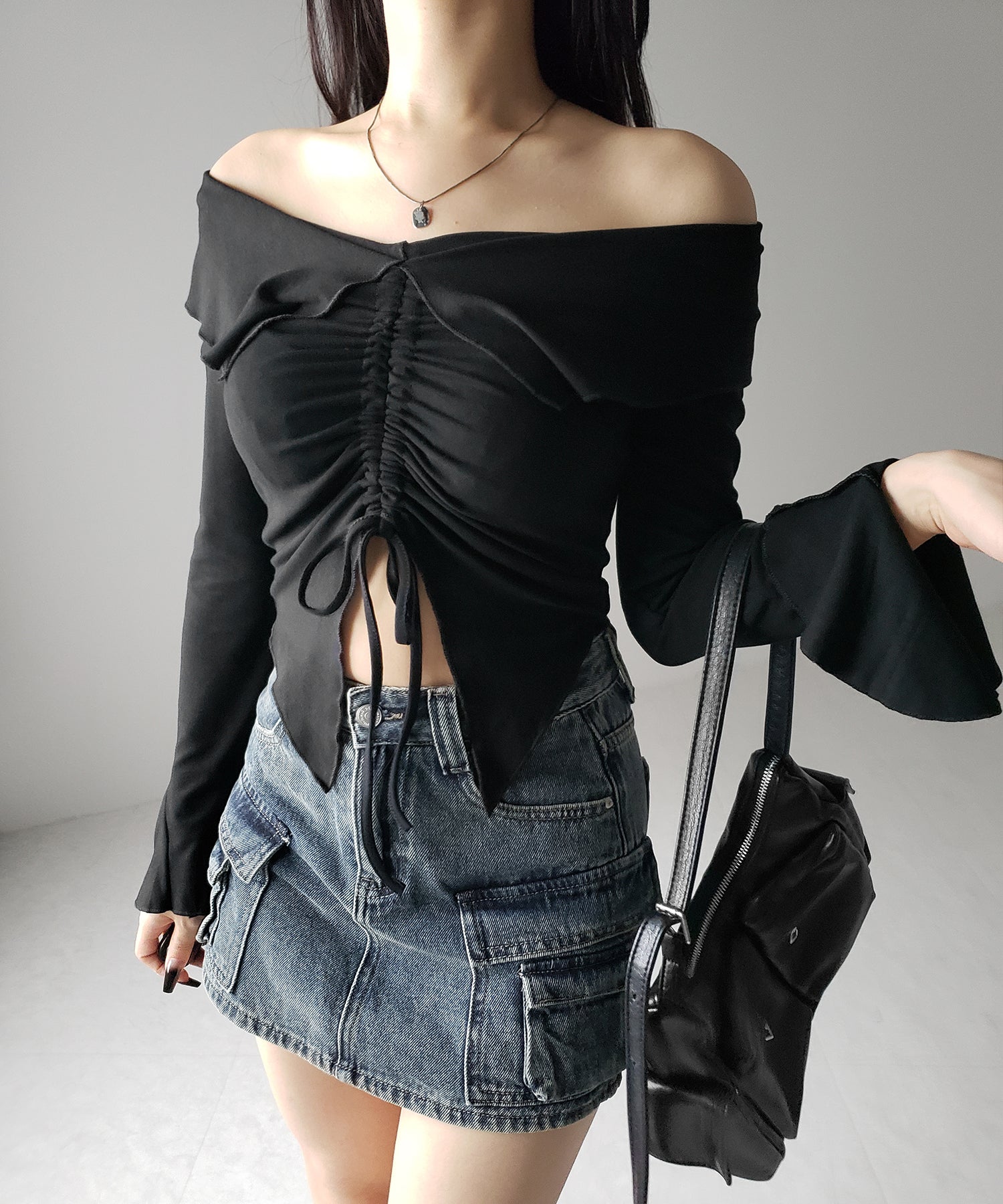 【 2color 】シャーリングフロントスリットオフショルトップス / shirring front slit offshoulder tops