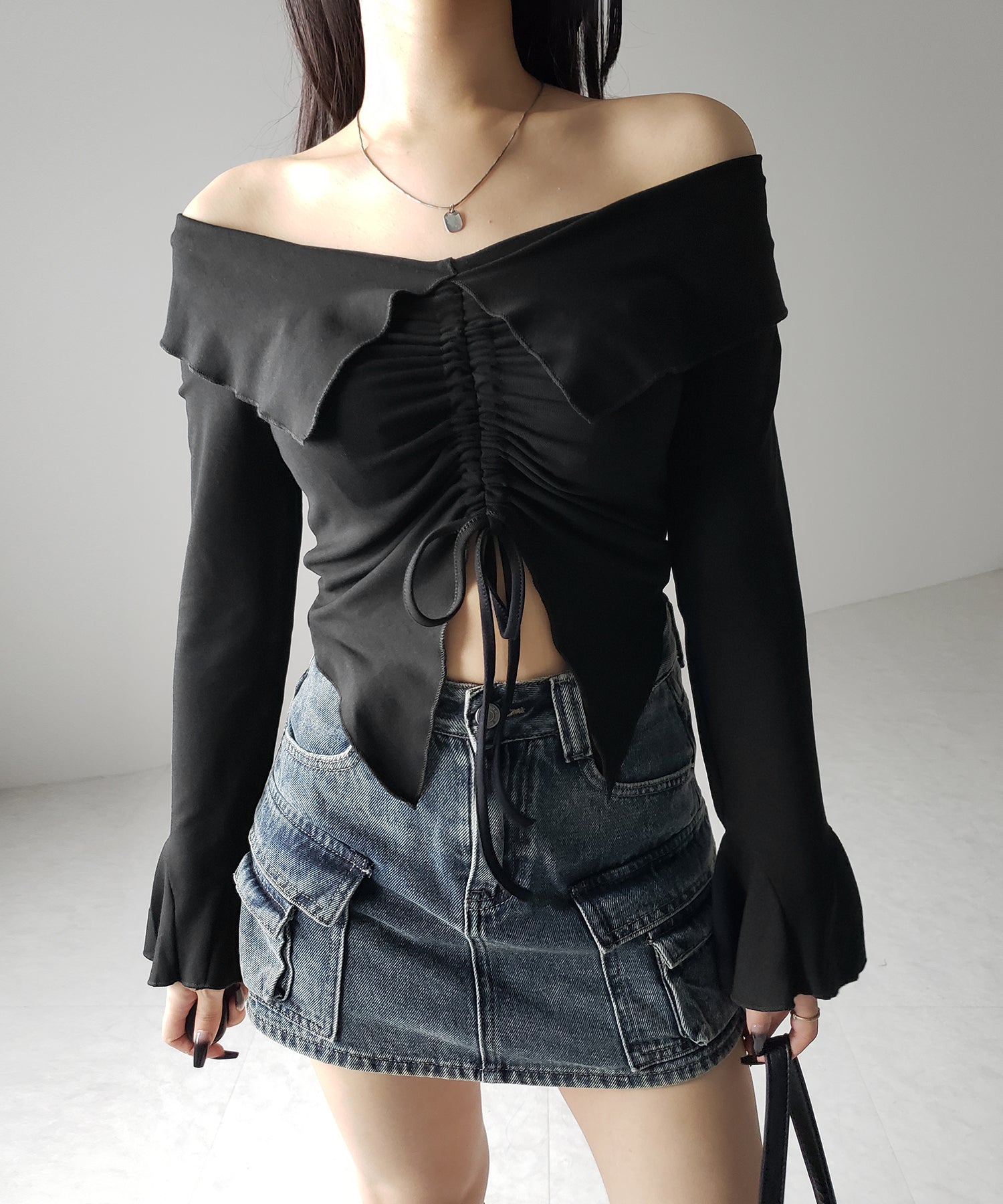 シャーリングフロントスリットオフショルトップス / shirring front slit offshoulder tops