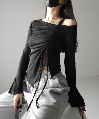 シャーリングリボンスリットワンショルダートップス / shirring ribbon slit one shoulder tops