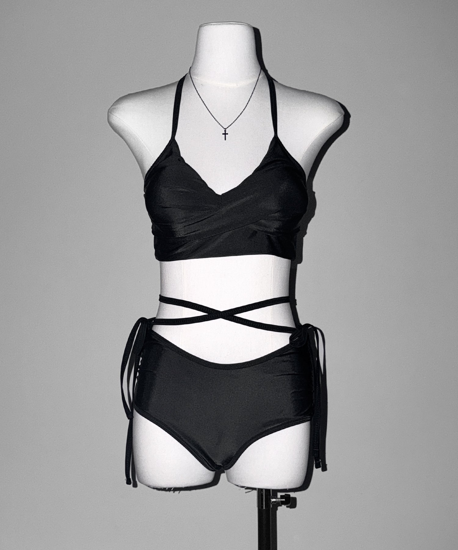 【 レディース水着 】ウエストクロスリボンホルターセパレートビキニ / waist cross ribbon halter separate bikini
