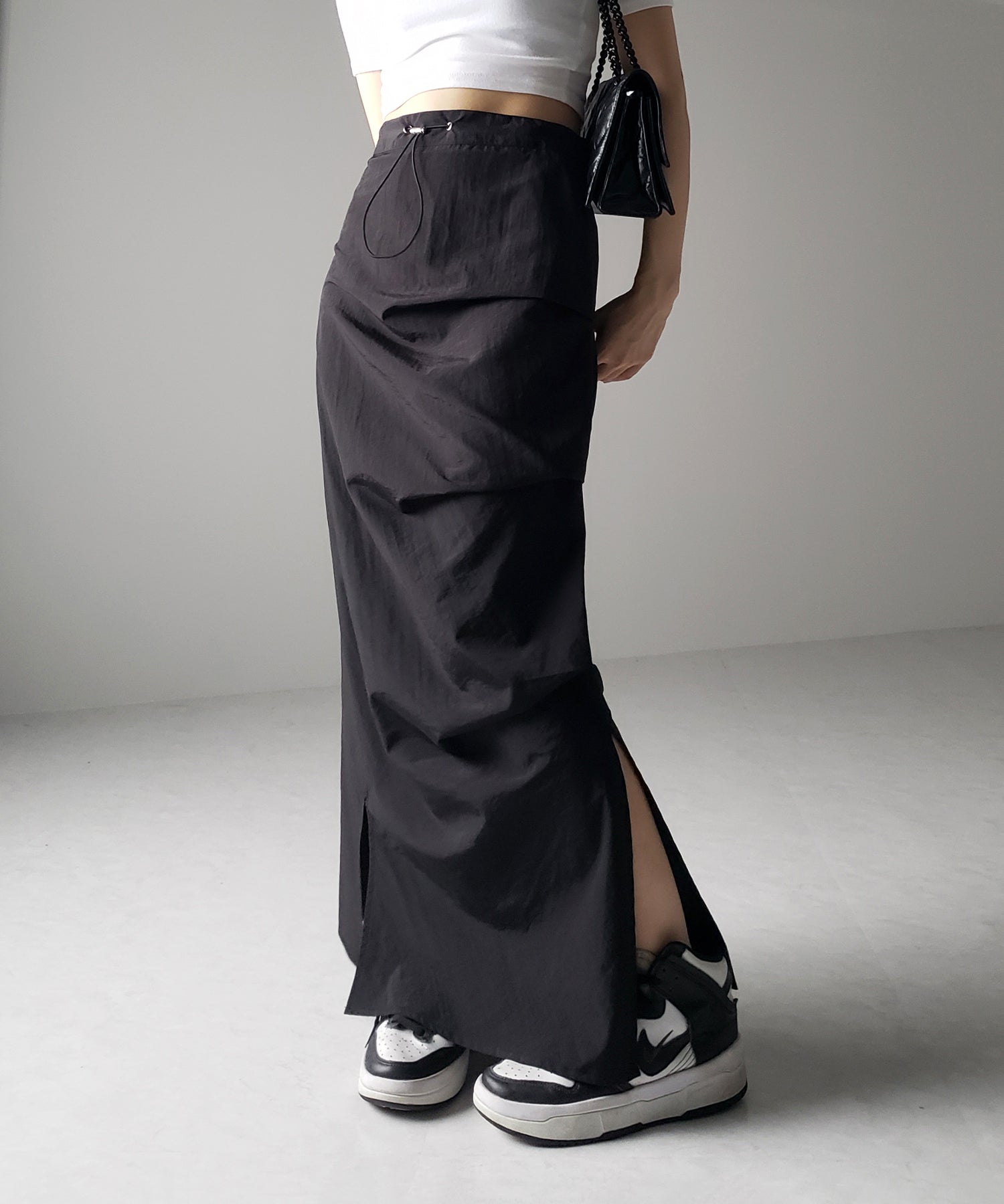 ３color／３size 】ドローコードタックデザインナイロンロングスカート