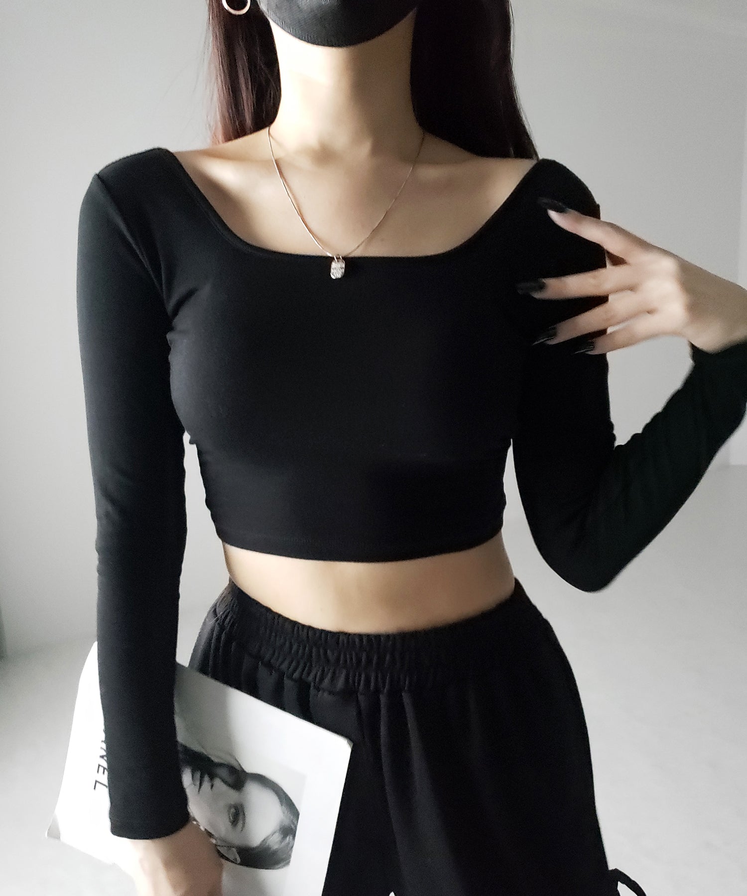 【 カップ付き 】ショート丈スクエアネックタイトカットソートップス