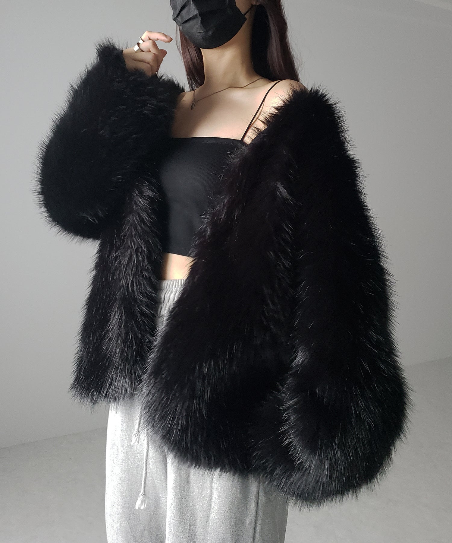 ノーカラーボリュームフェイクファーコート