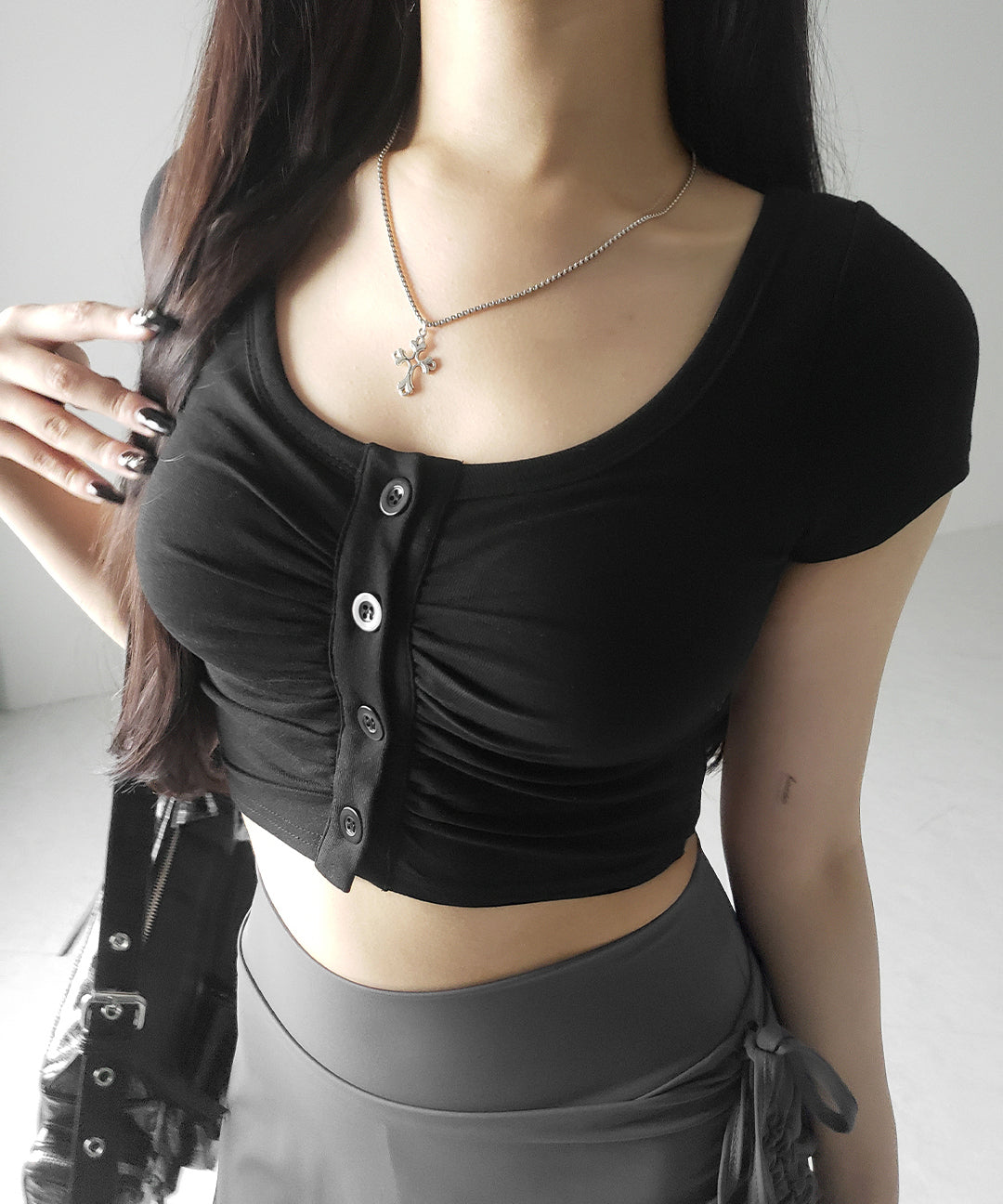 フロントボタンスクエアネックギャザースリムTシャツ / front button square neck gather slim T-shirt