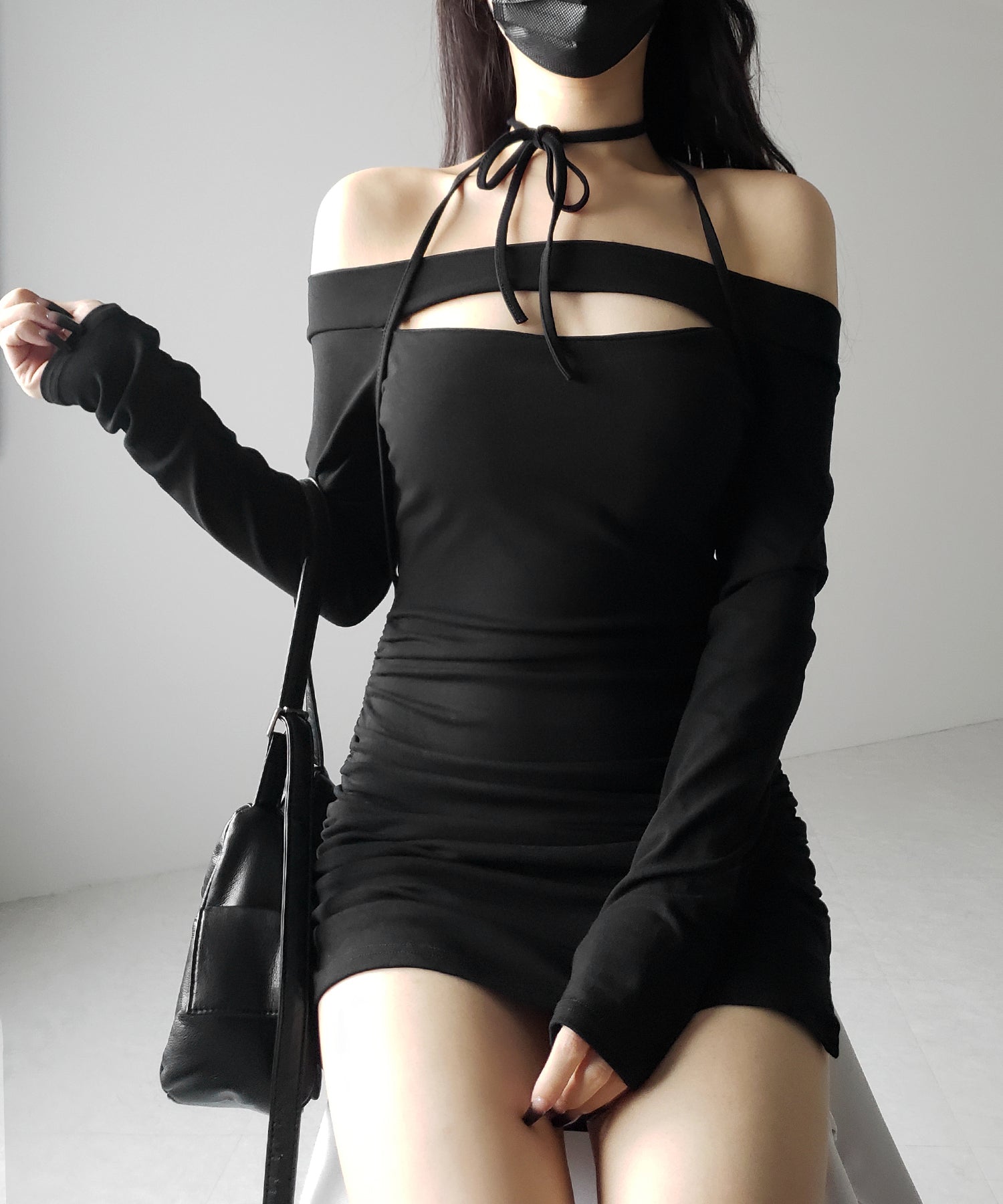 【 2WAY 】クロスストラップリボンカットアウトオフショルミニワンピース / cross strap ribbon cutout offshoulder mini onepiece