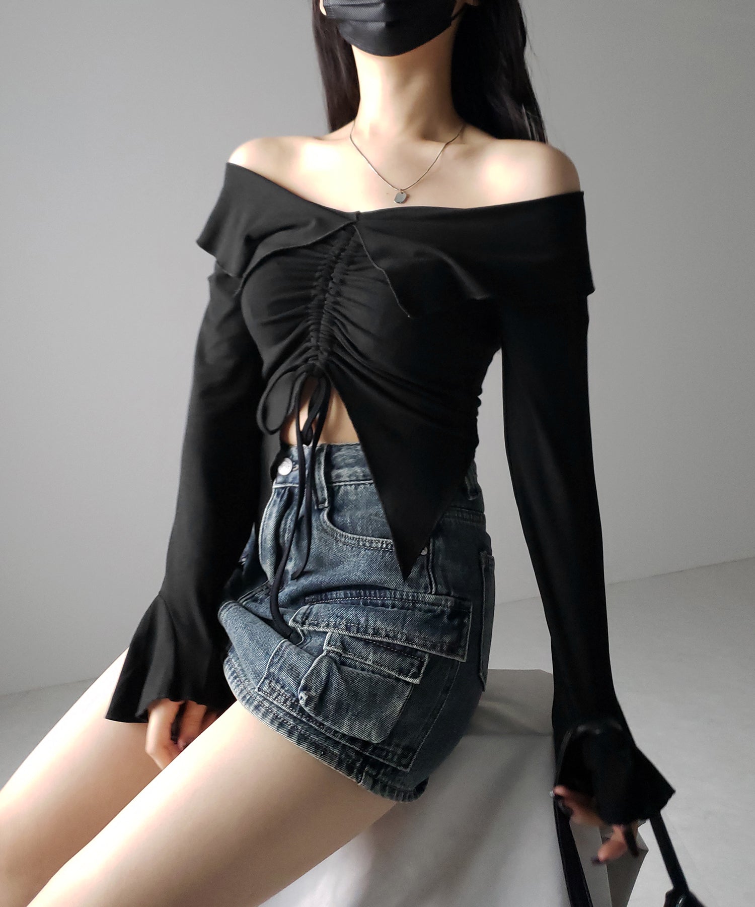 シャーリングフロントスリットオフショルトップス / shirring front slit offshoulder tops