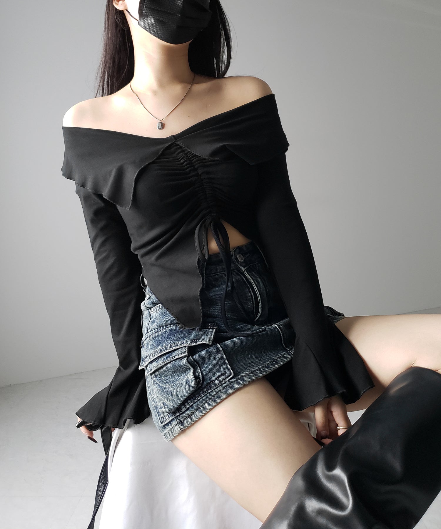 シャーリングフロントスリットオフショルトップス / shirring front slit offshoulder tops