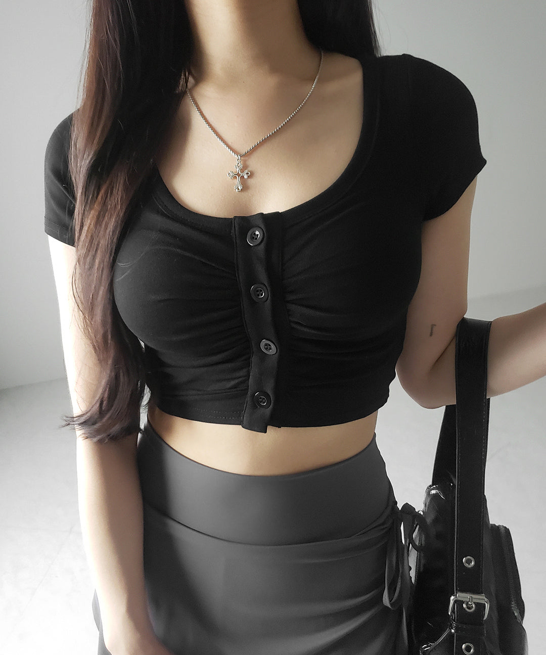 フロントボタンスクエアネックギャザースリムTシャツ / front button square neck gather slim T-shirt