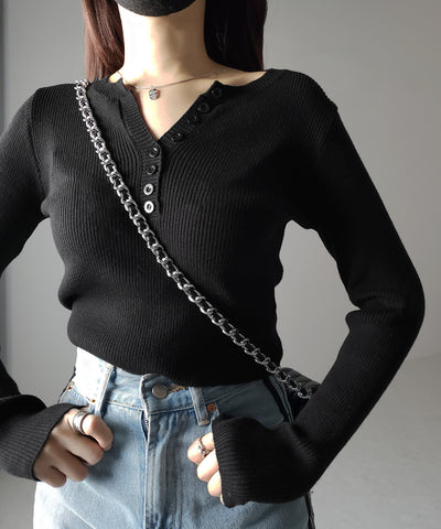 キーネックボタンデザインクロップドリブニット