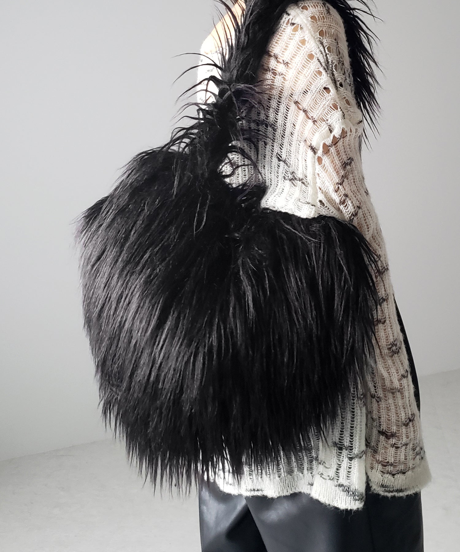 【 4color 】シャギーファーハートショルダーバッグ / shaggy fur heart shoulder bag