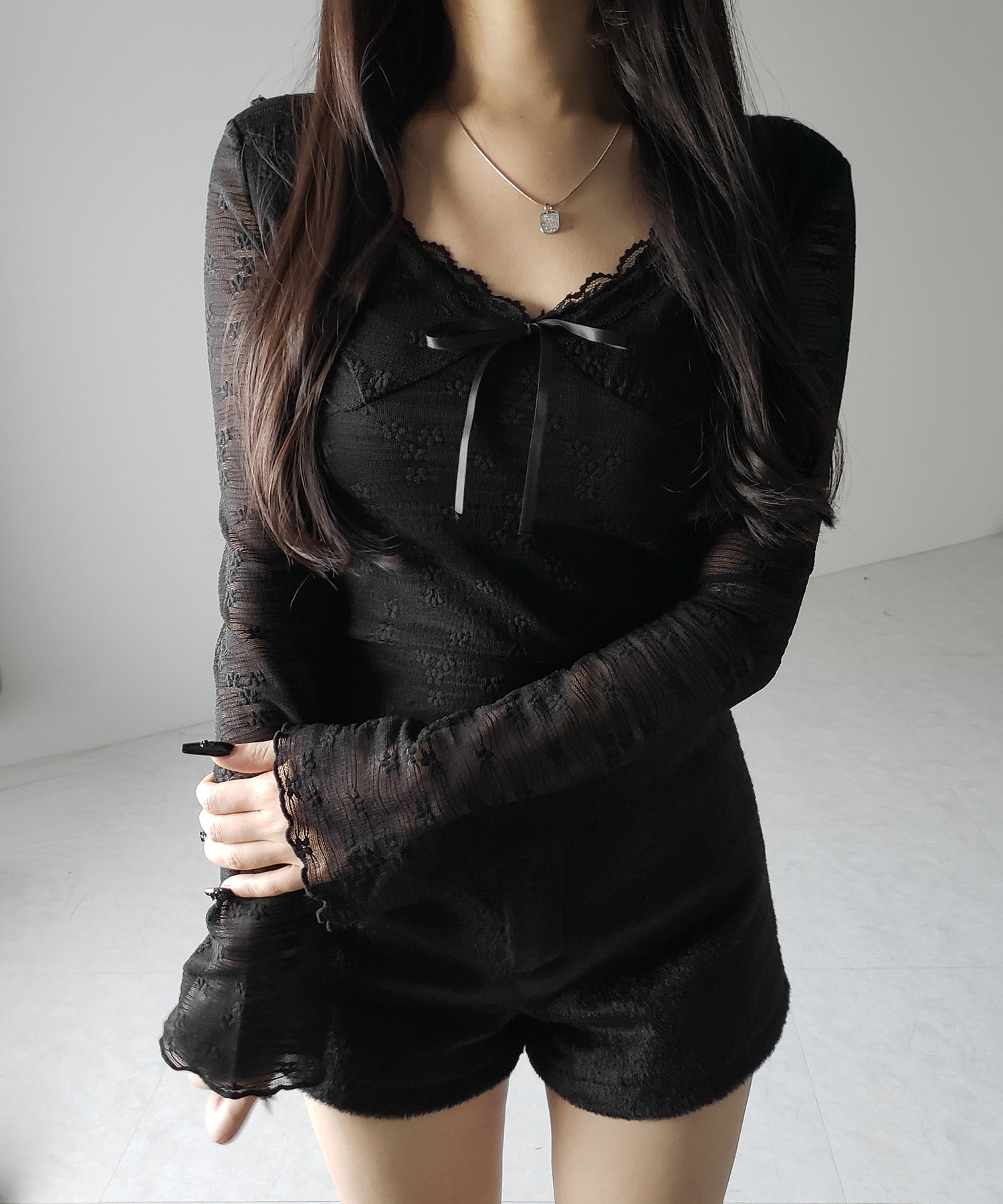 フロントリボンレイヤードレーストップス / front ribbon layered lace tops