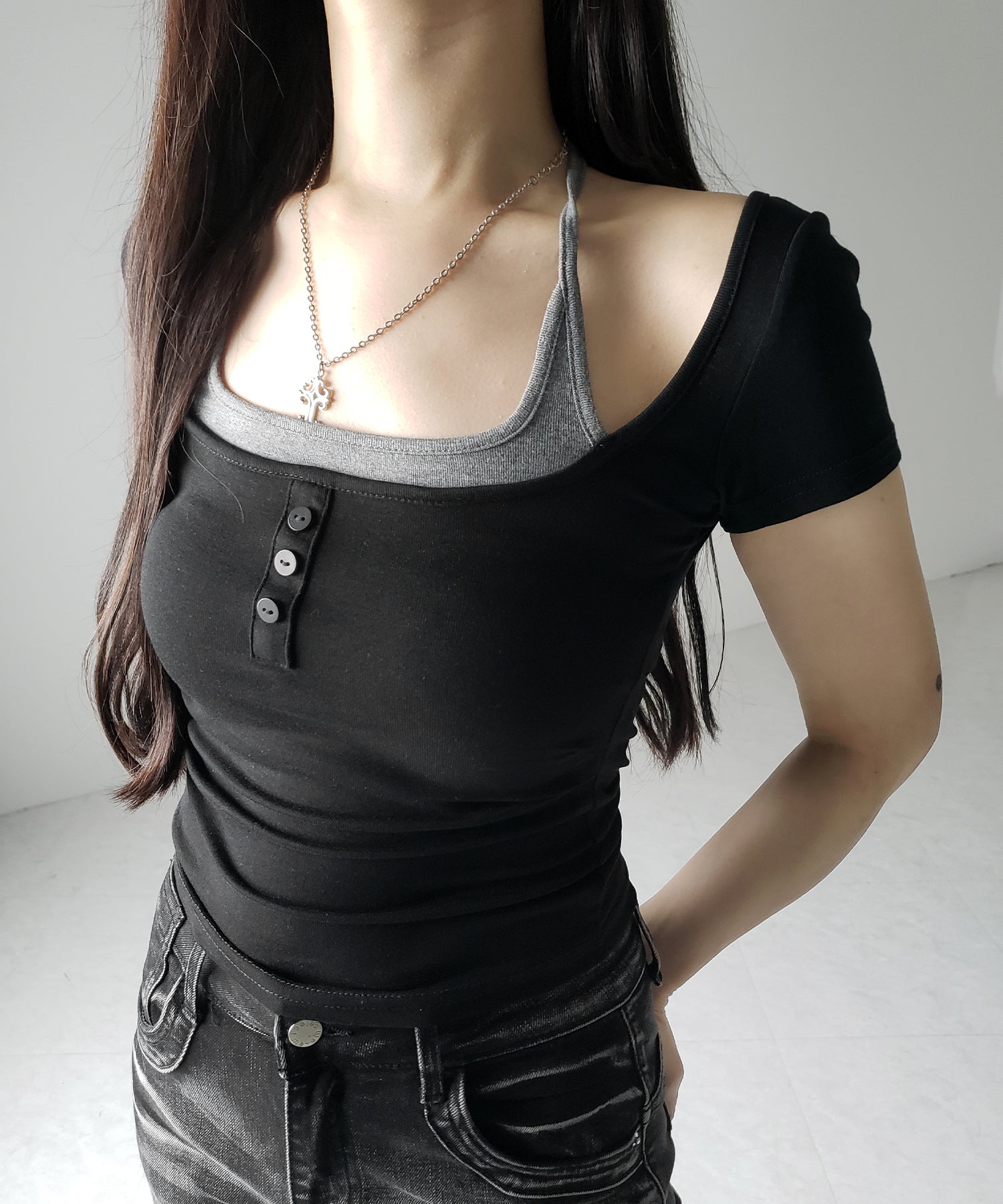 フェイクレイヤードヘンリーネック半袖チビTシャツ / fake layered henley neck short sleeve chibi T-shirt